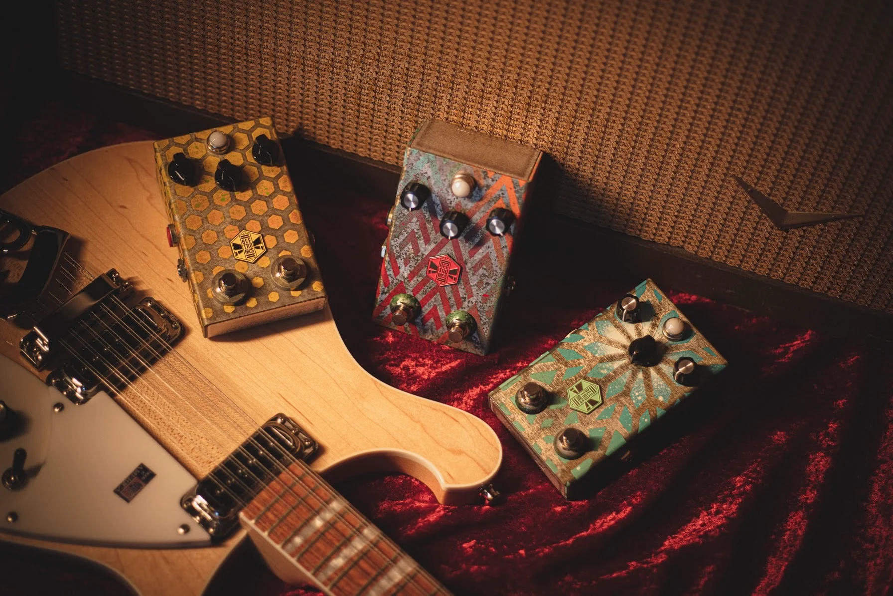 BeetronicsFX Limited Edition Octahive Super High Gain Fuzz High Octave Dual Footswitch Yellow - Image 2