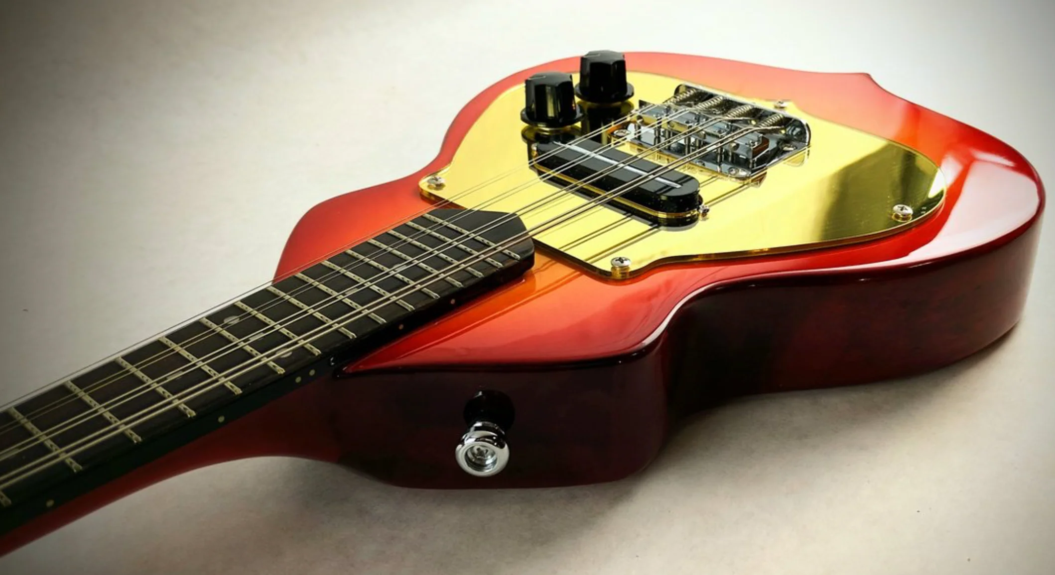 Eastwood Ricky 8 String Mandolin Cherryburst - Image 4