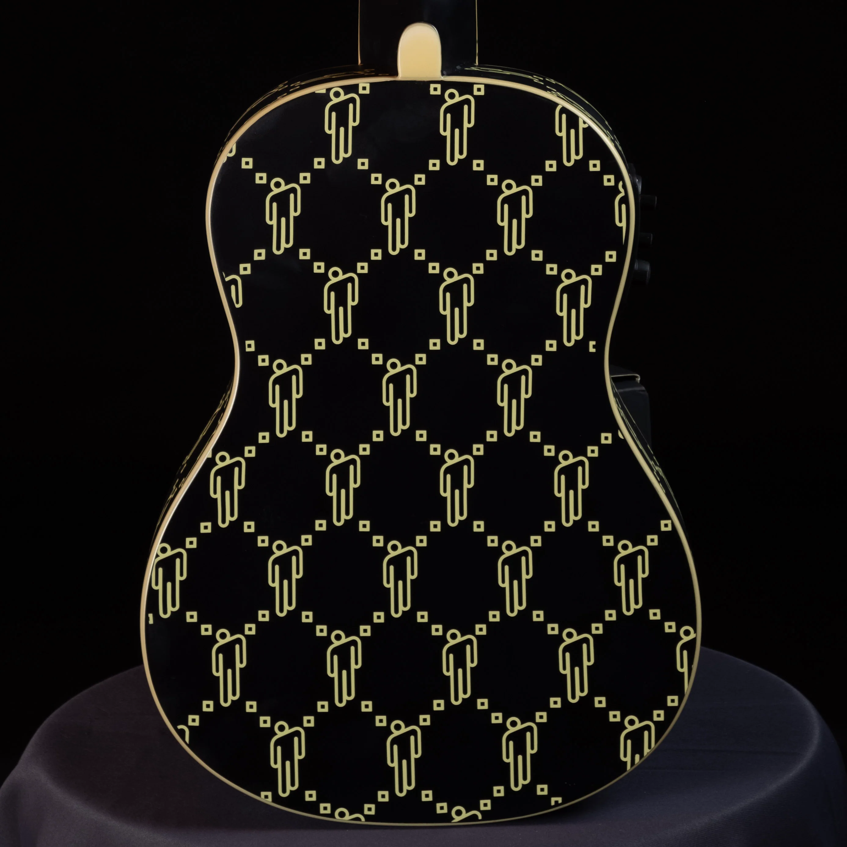 Fender Billie Eilish Ukulele Walnut Fingerboard Black - Image 4