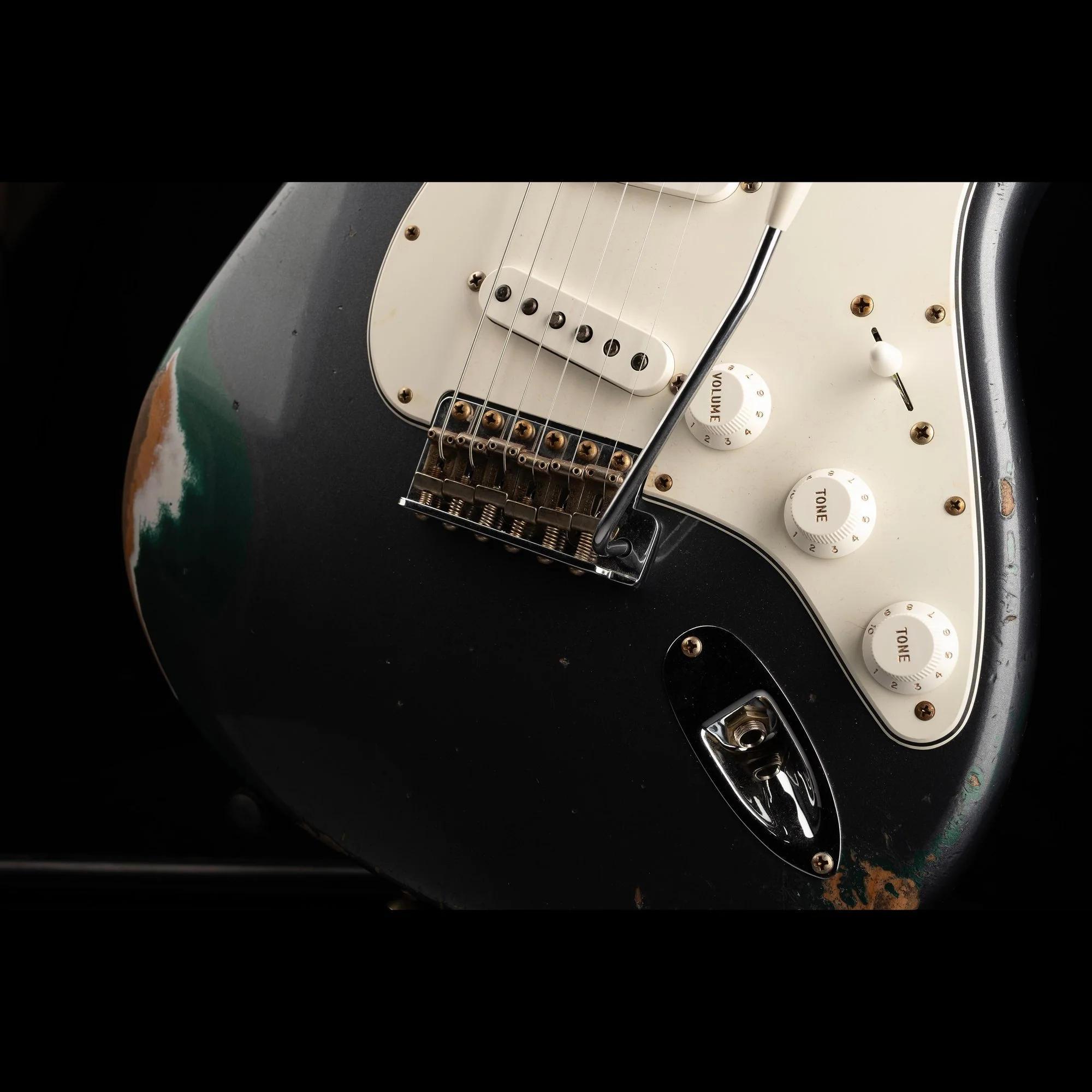 Fender Custom Shop 1962 Stratocaster Heavy Relic Charcoal Frost Metallic over Sherwood Green Metallic - Image 5
