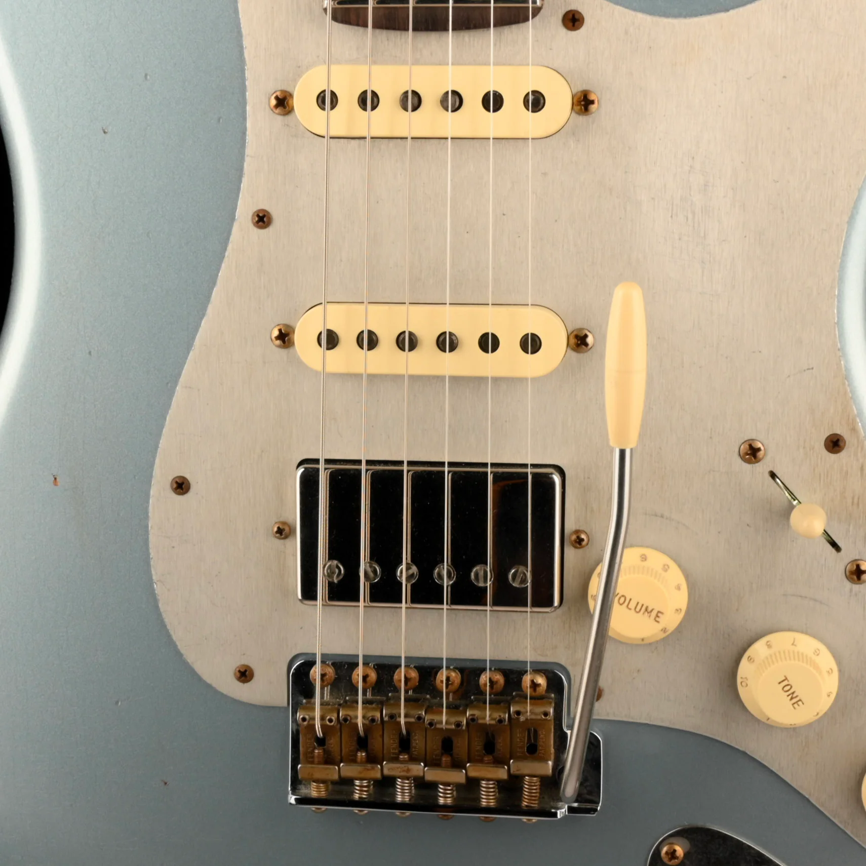 Fender Custom Shop 1962 Stratocaster HSS Journeyman Relic Blue Ice Metallic - Image 4