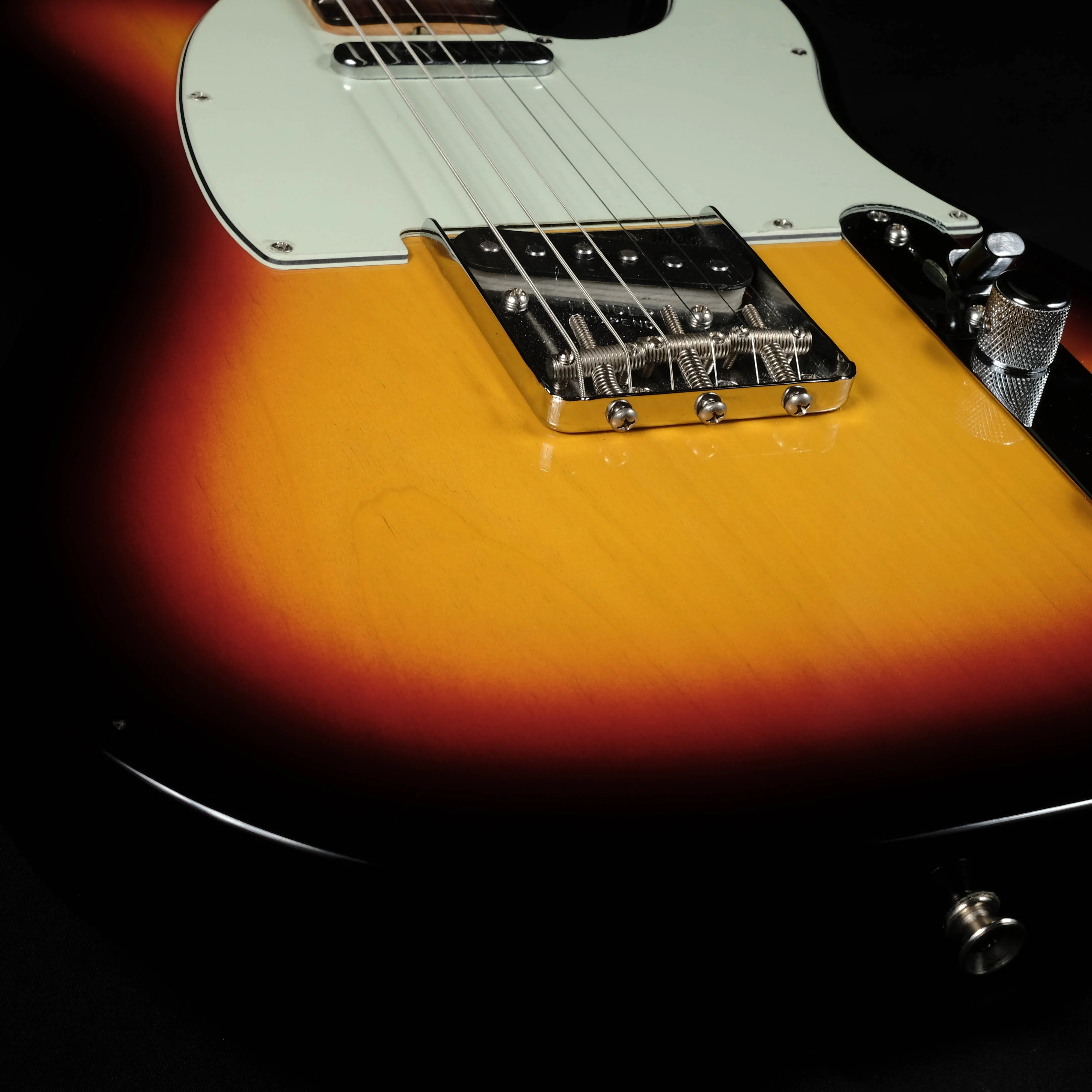 Pre Owned 2014 Fender Custom Shop 1963 Telecaster NOS 3-Tone Sunburst - Image 4