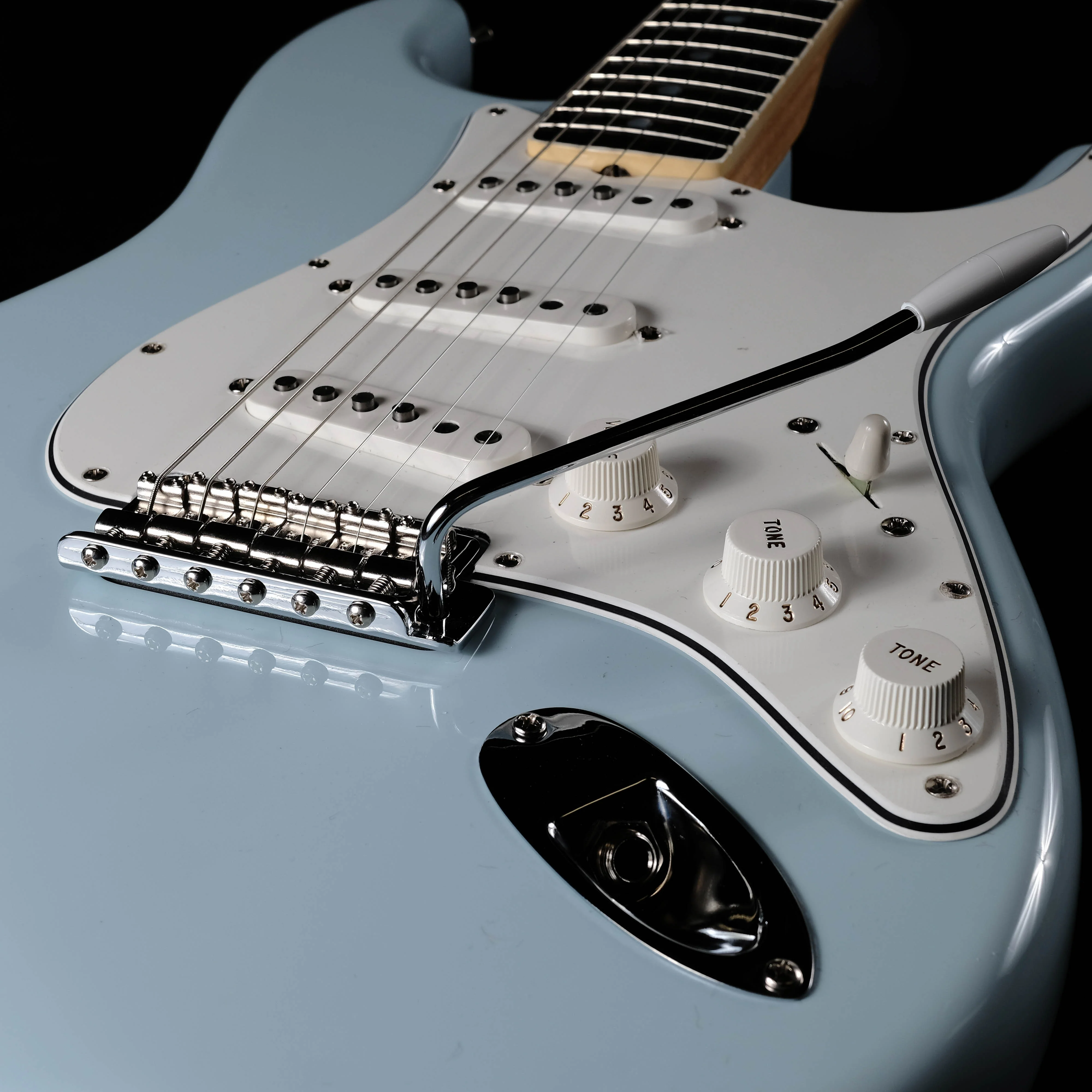 Fender Custom Shop 1967 Stratocaster NOS Sonic Blue W/ Matching Headstock - Image 4