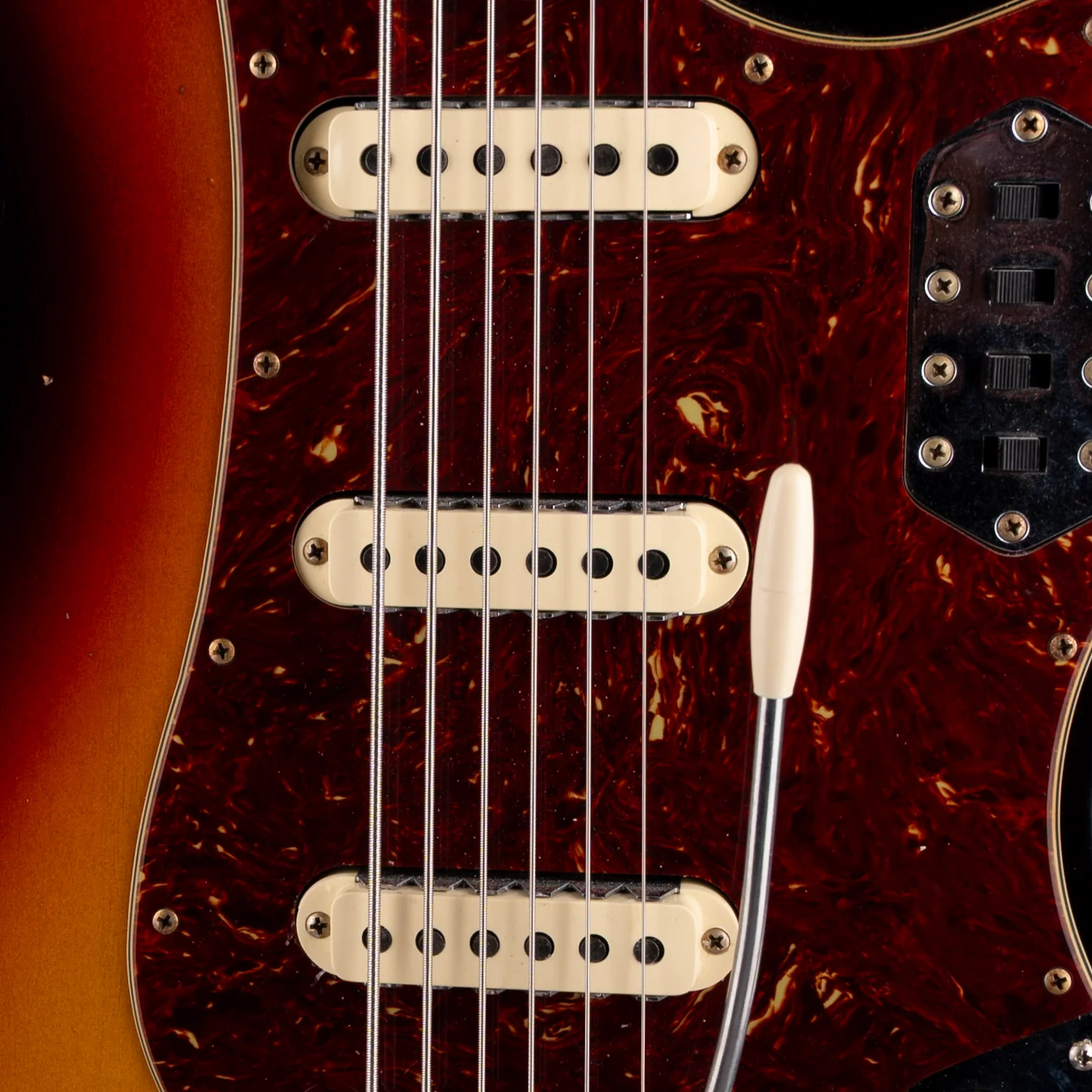 Fender Custom Shop  60's Bass VI Maple Journeyman Relic Target 3-Tone Sunburst - Image 4