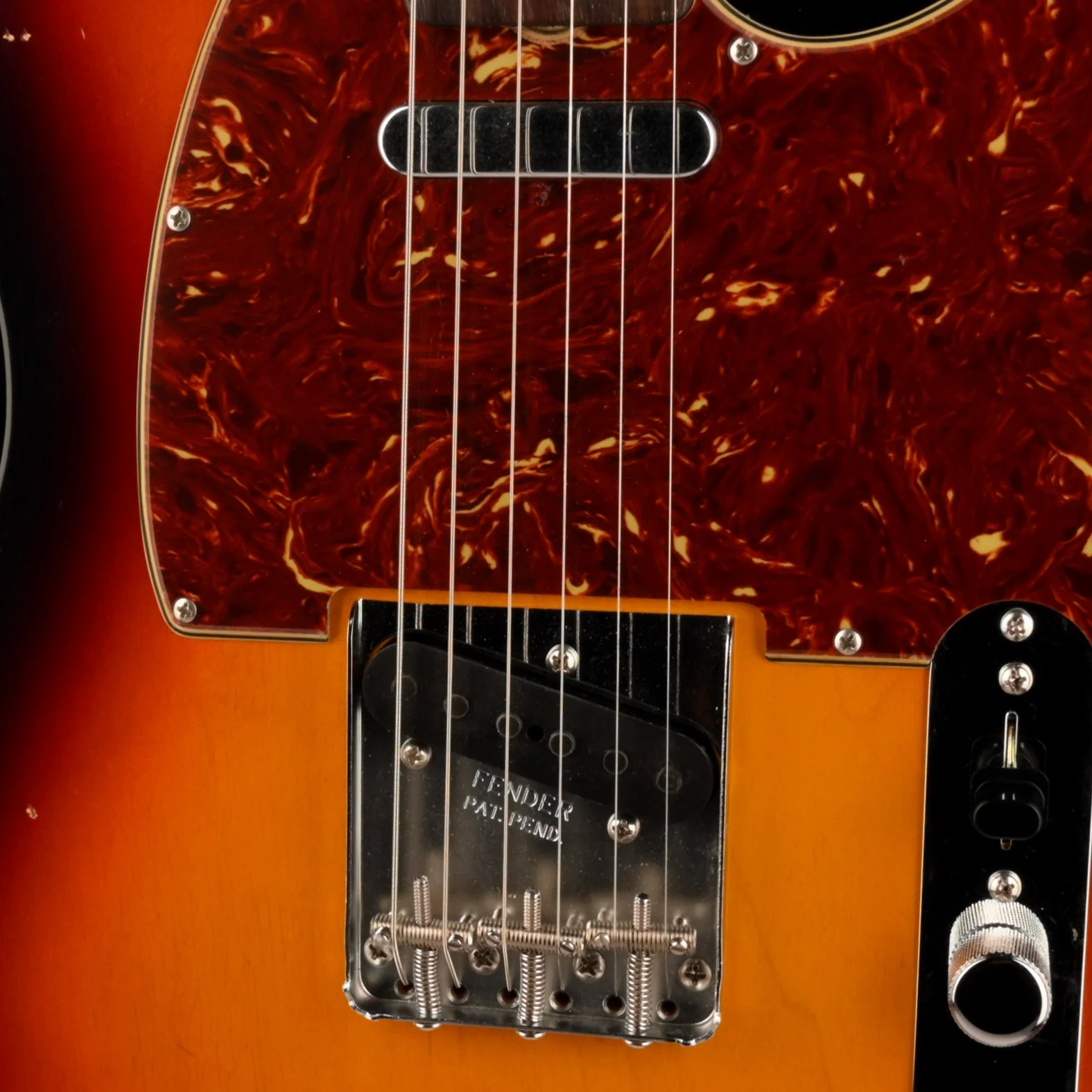 Fender Custom Shop Limited Edition 1963 Telecaster Journeyman Relic Aged 3-Tone Sunburst With Case - Image 4