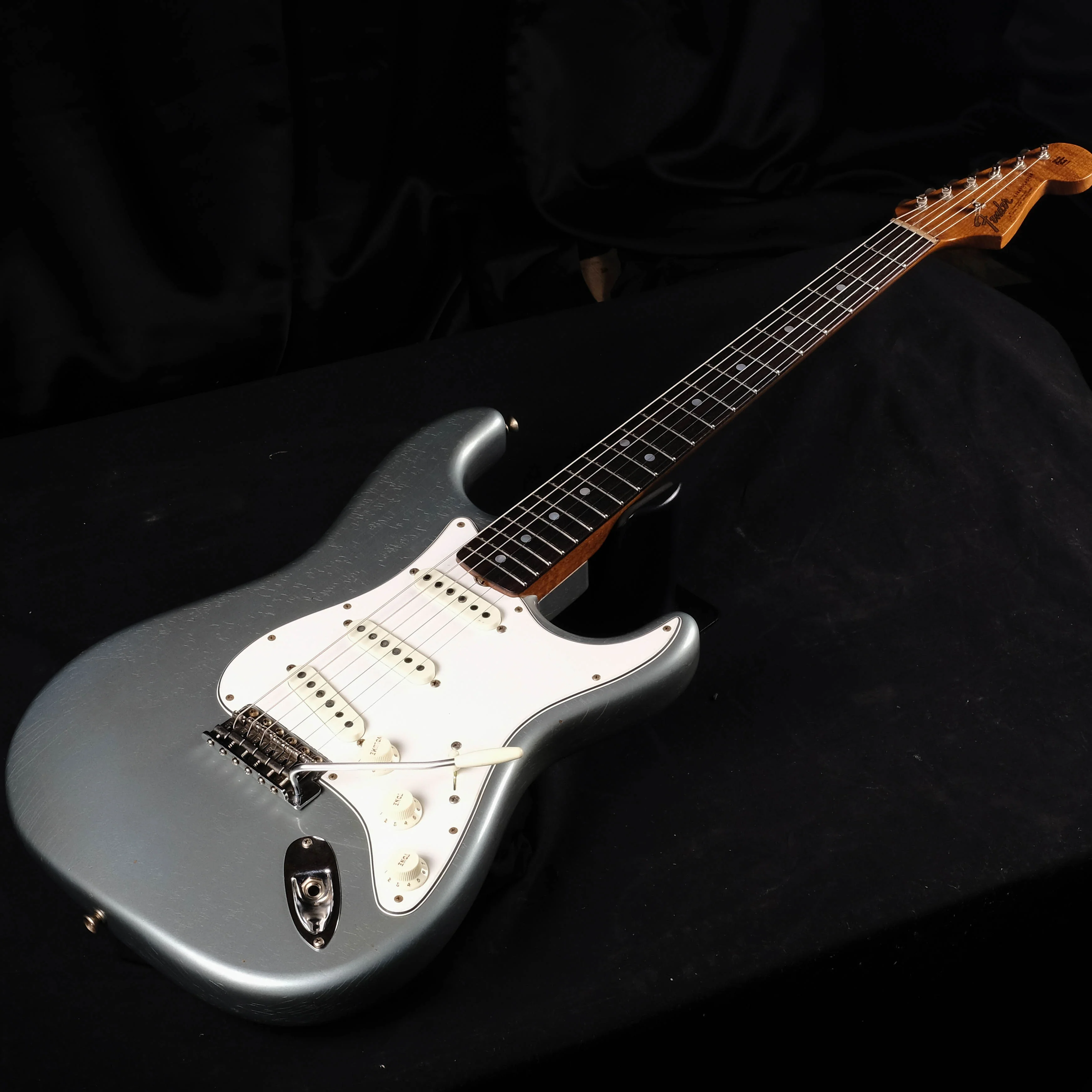Fender Custom Shop Limited Edition '64 Stratocaster Journeyman Relic Faded Blue Ice Metallic Electric Guitar - Image 3