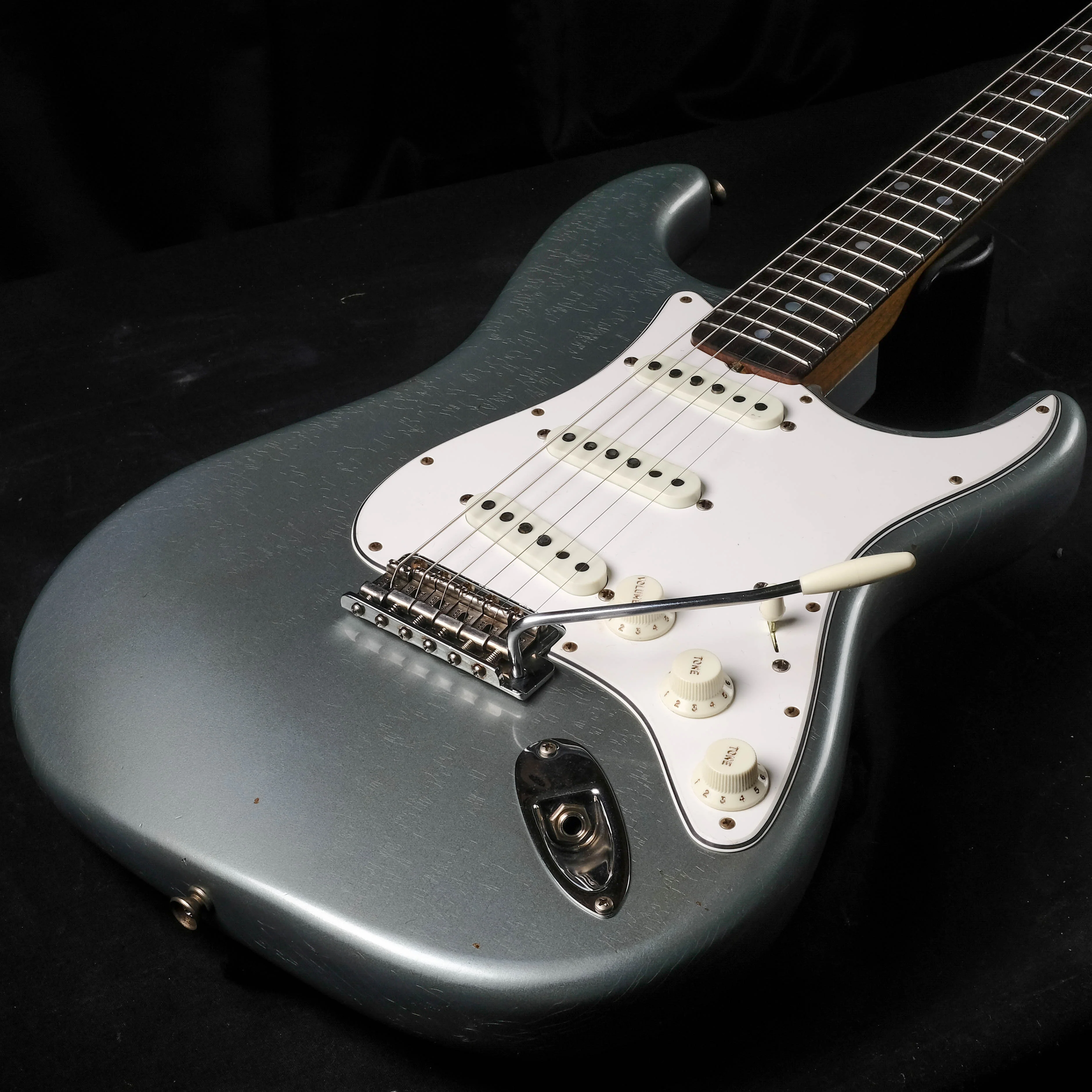 Fender Custom Shop Limited Edition '64 Stratocaster Journeyman Relic Faded Blue Ice Metallic Electric Guitar - Image 4