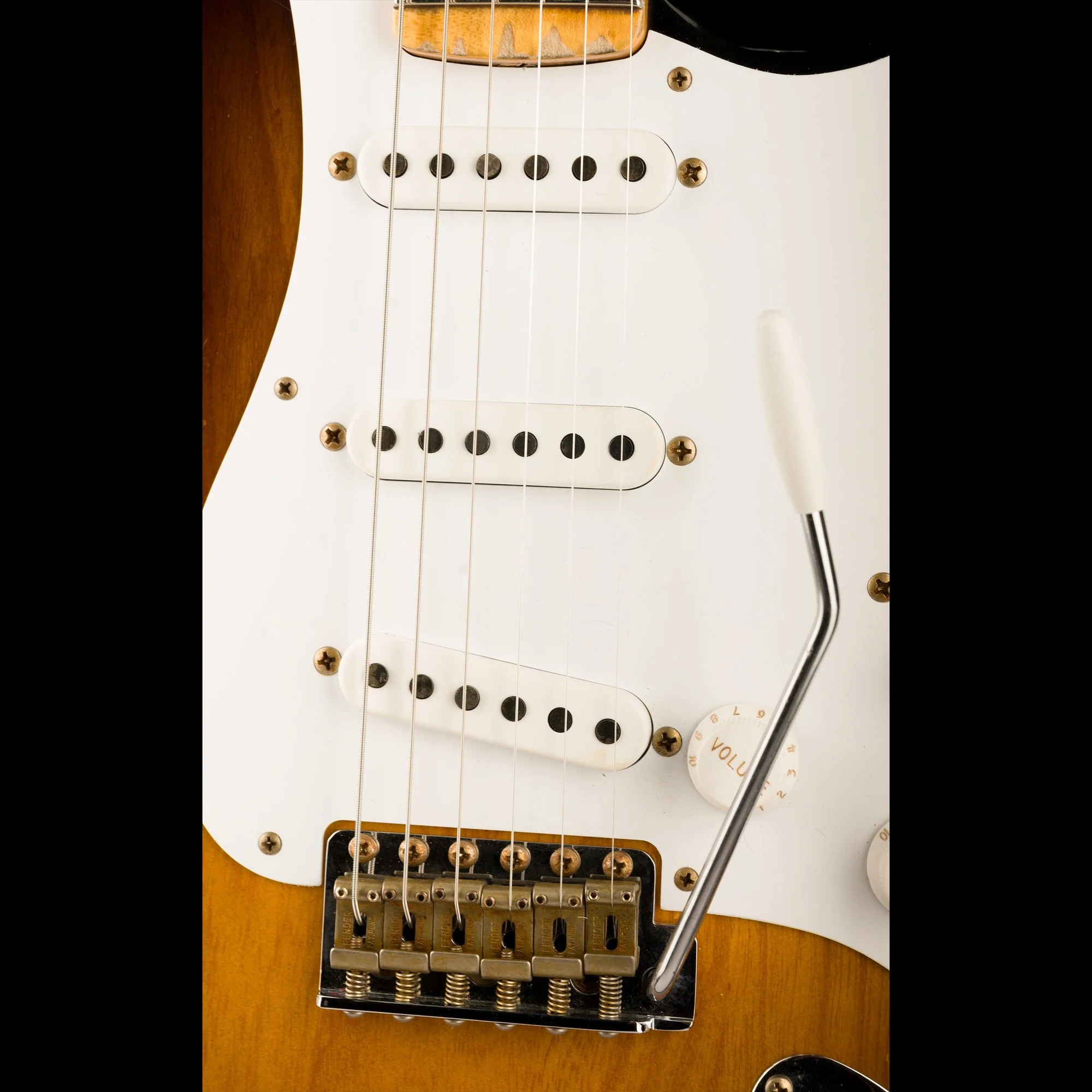 Fender Custom Shop Limited Edition 70th Anniversary 1954 Stratocaster Heavy Relic Wide Fade 2-Tone Sunburst - Image 7
