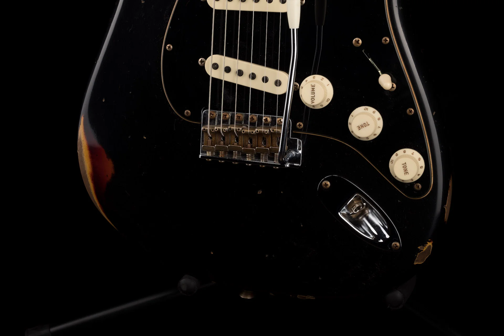 Fender Custom Shop Limited Edition Dual-Mag II Stratocaster Relic Aged Black over 3-Tone Sunburst - Image 5