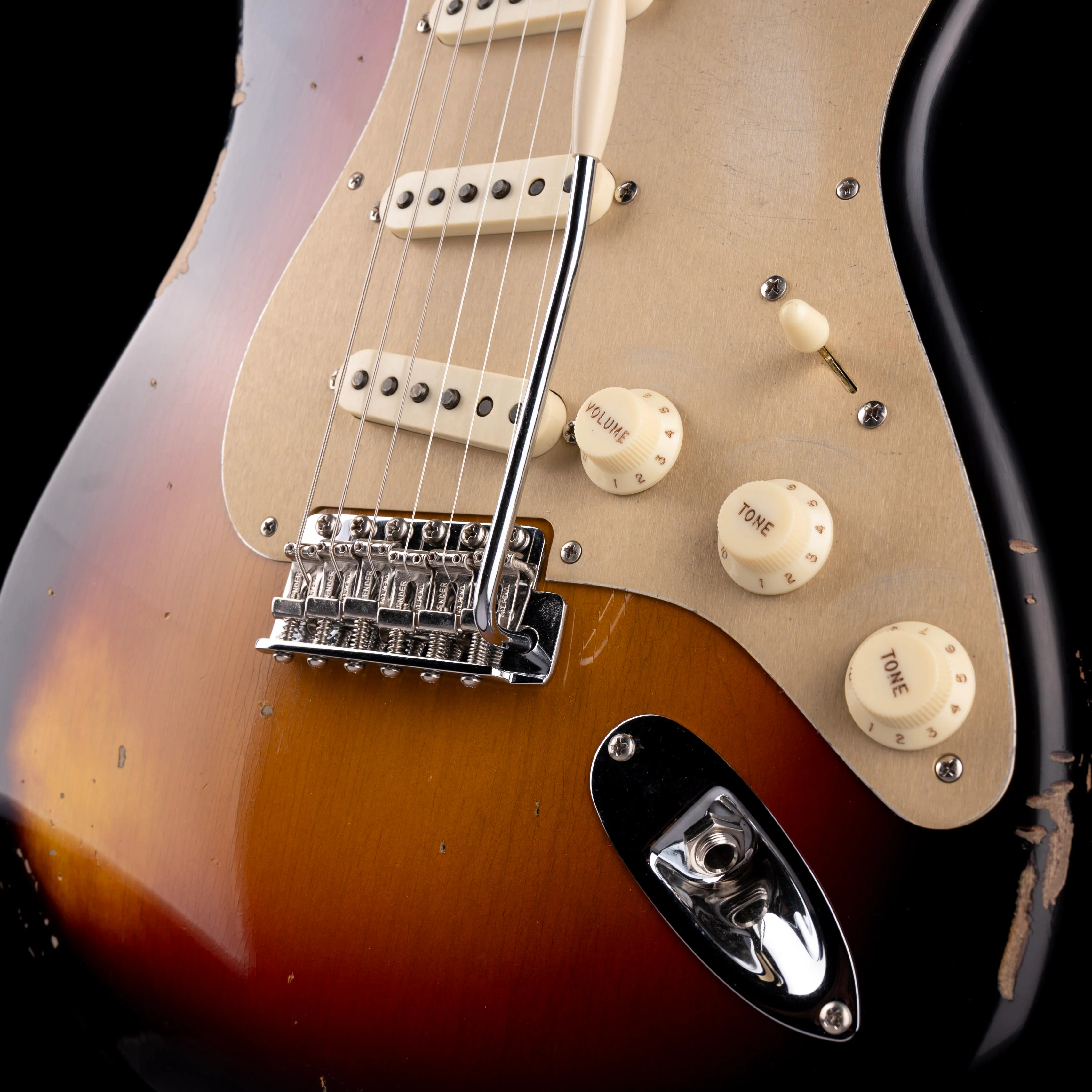 Fender Custom Shop Roasted 1960 Stratocaster Relic Birdseye Maple Faded 3-Tone Sunburst - Image 5