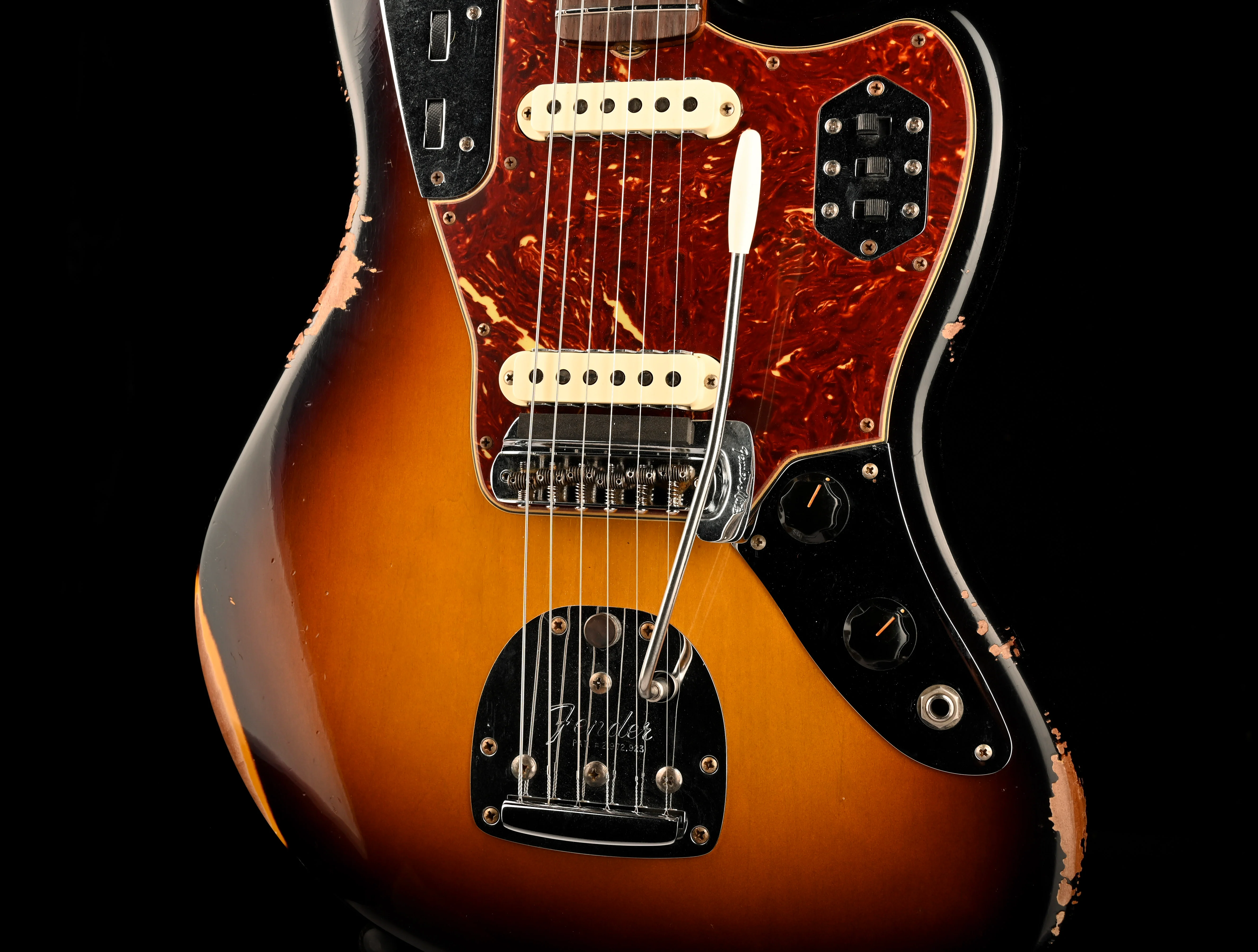 Fender Custom Shop Roasted 1962 Jaguar Journeyman Relic Wide Fade 2-Tone Sunburst With Case - Image 6