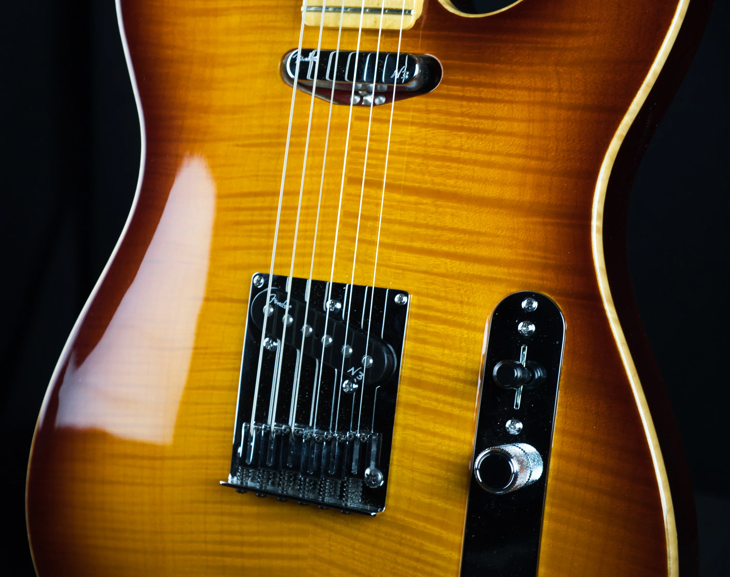 Pre Owned Fender American Design Select Carved Maple Top Telecaster Flame Maple Amber Sunburst - Image 4