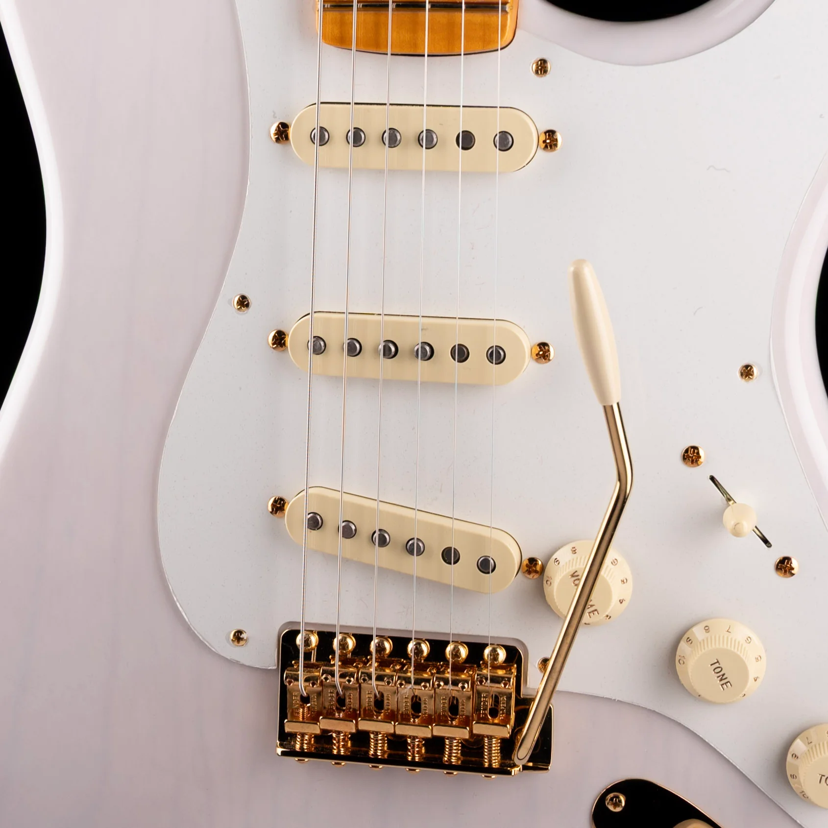 Fender Limited Edition American Vintage II 1957 Stratocaster Flame White Blonde With Case - Image 4