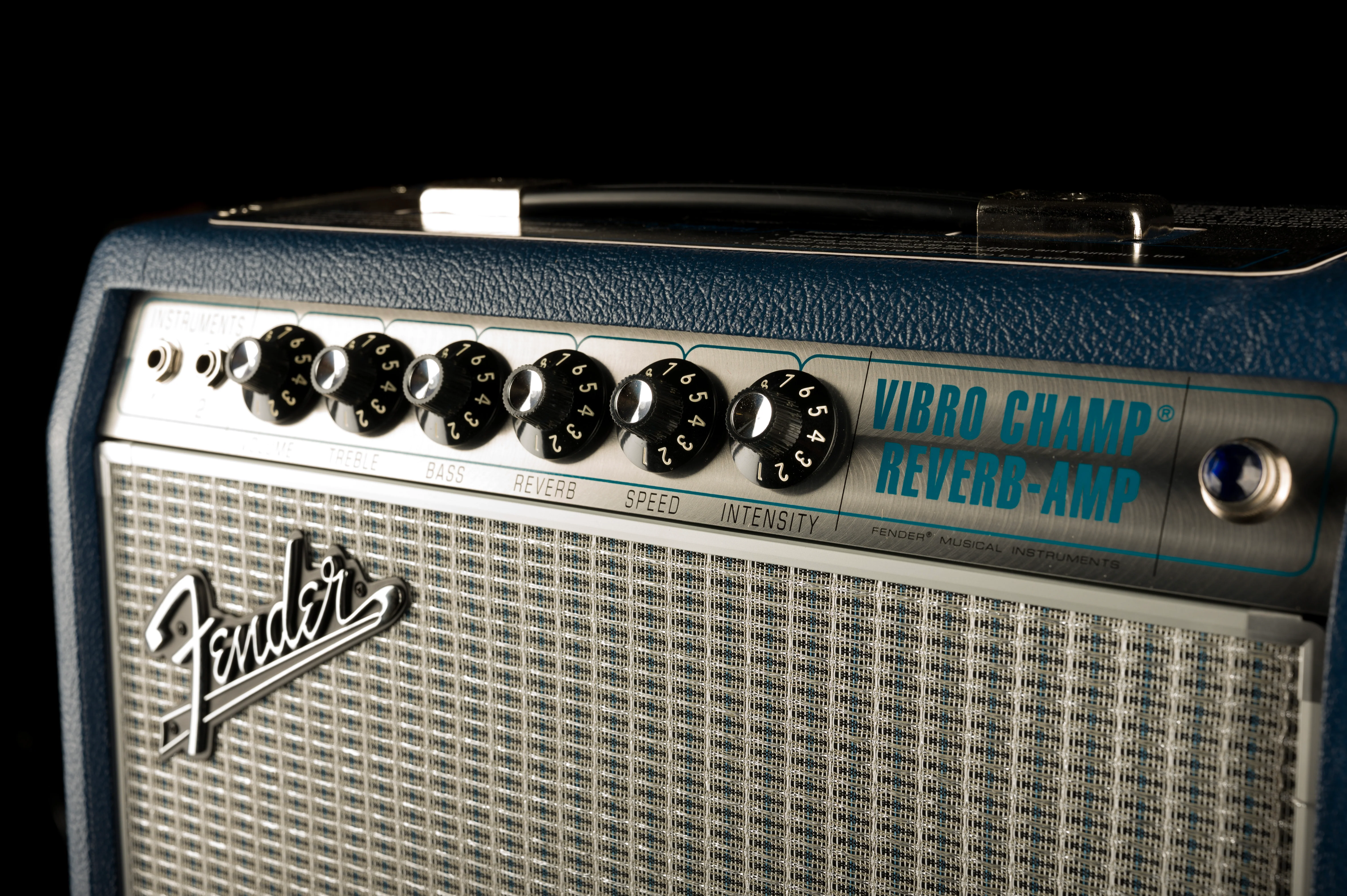Fender Limited Edition FSR '68 Custom Vibro Champ Navy Guitar Amp Combo - Image 3