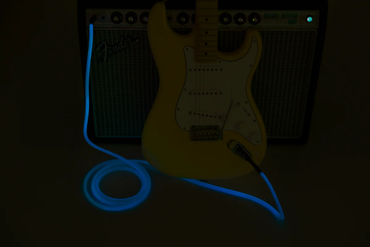 Fender Professional 10-ft. Glow In Dark Cable Blue - Image 6