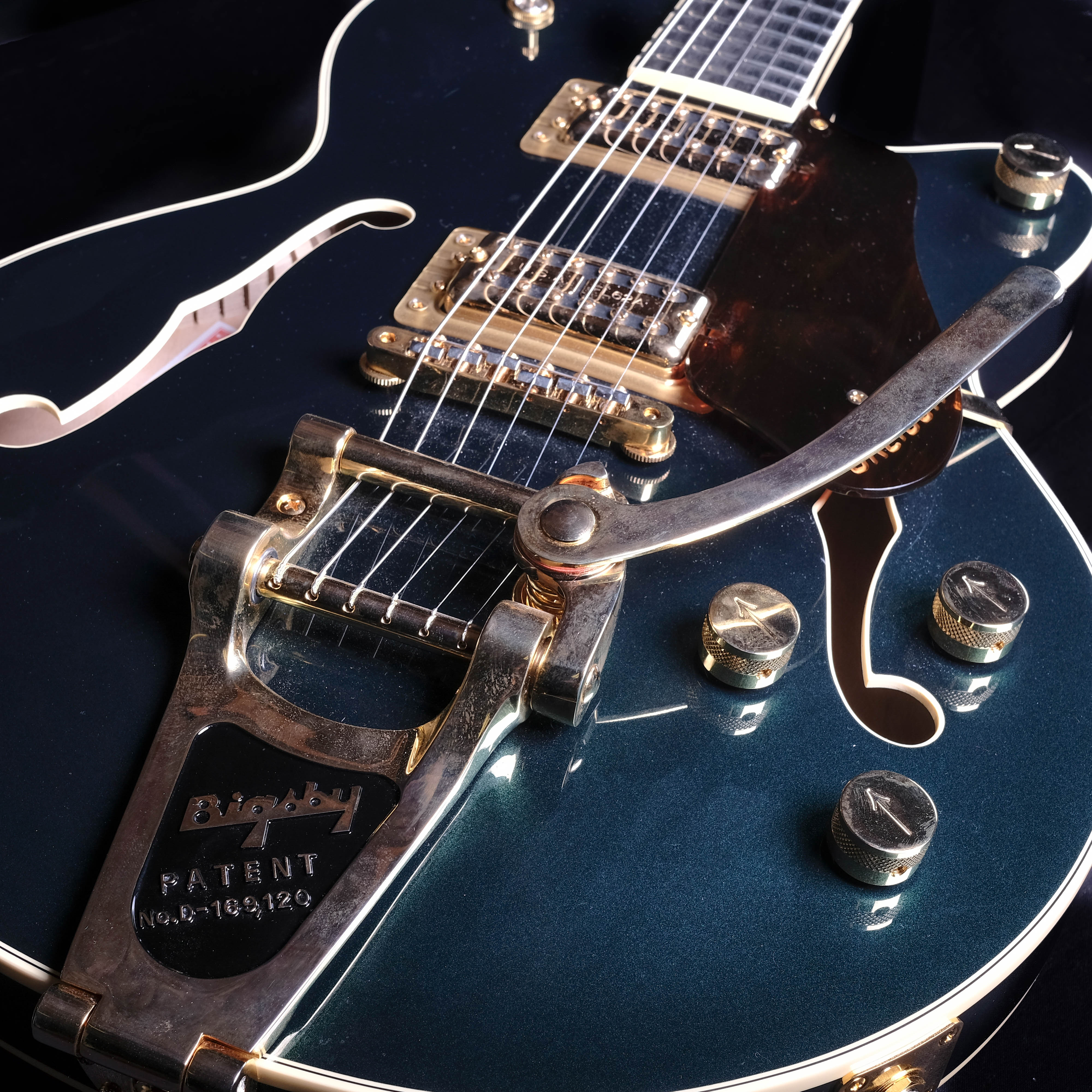 Gretsch G6659TG Players Edition Broadkaster Jr. Center Block - Cadillac Green, Bigsby Tailpiece - Image 6