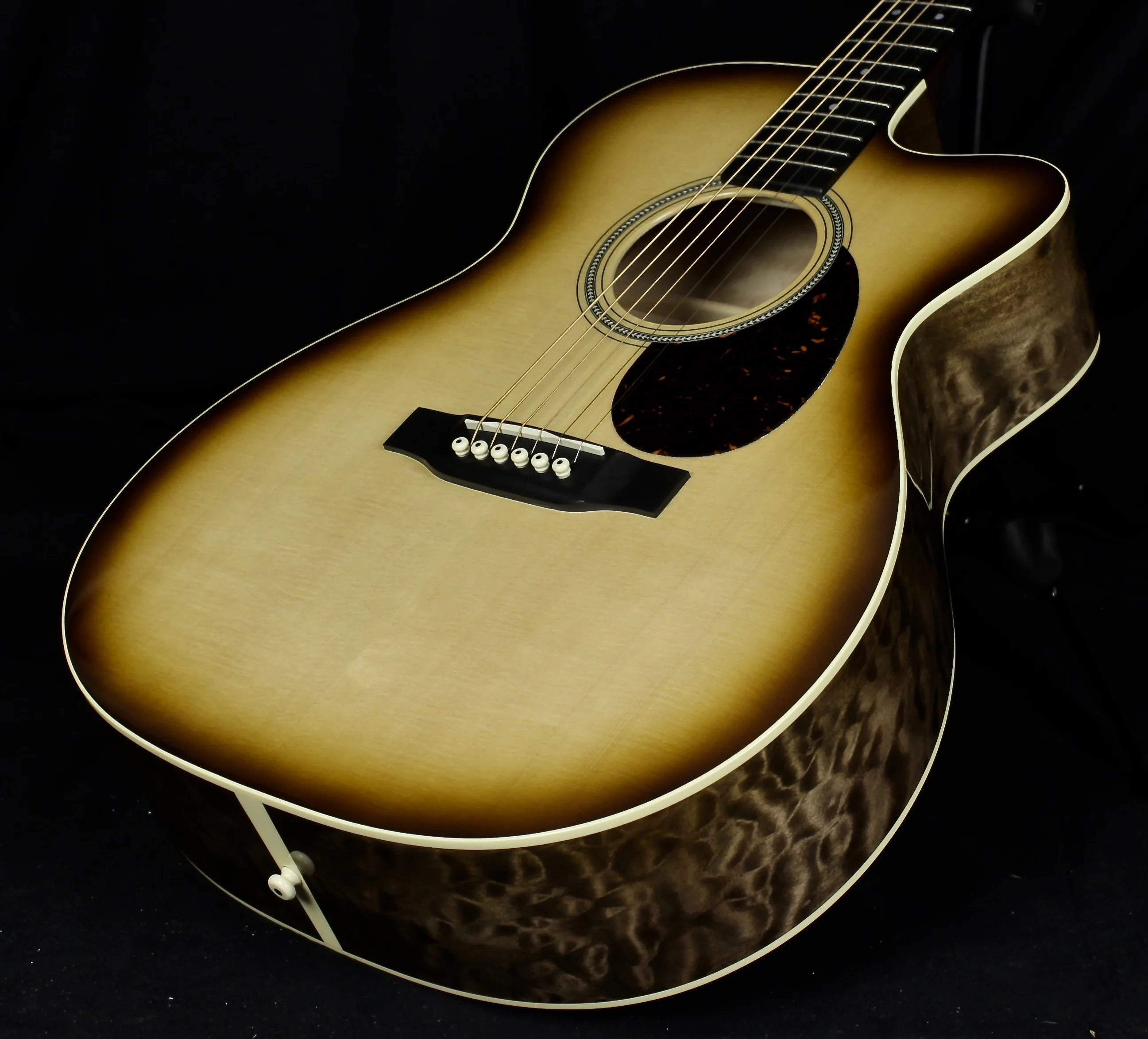 Martin Custom Edition 000-14 Fret Acoustic Venetian Cutaway NAMM 2018 - Image 4