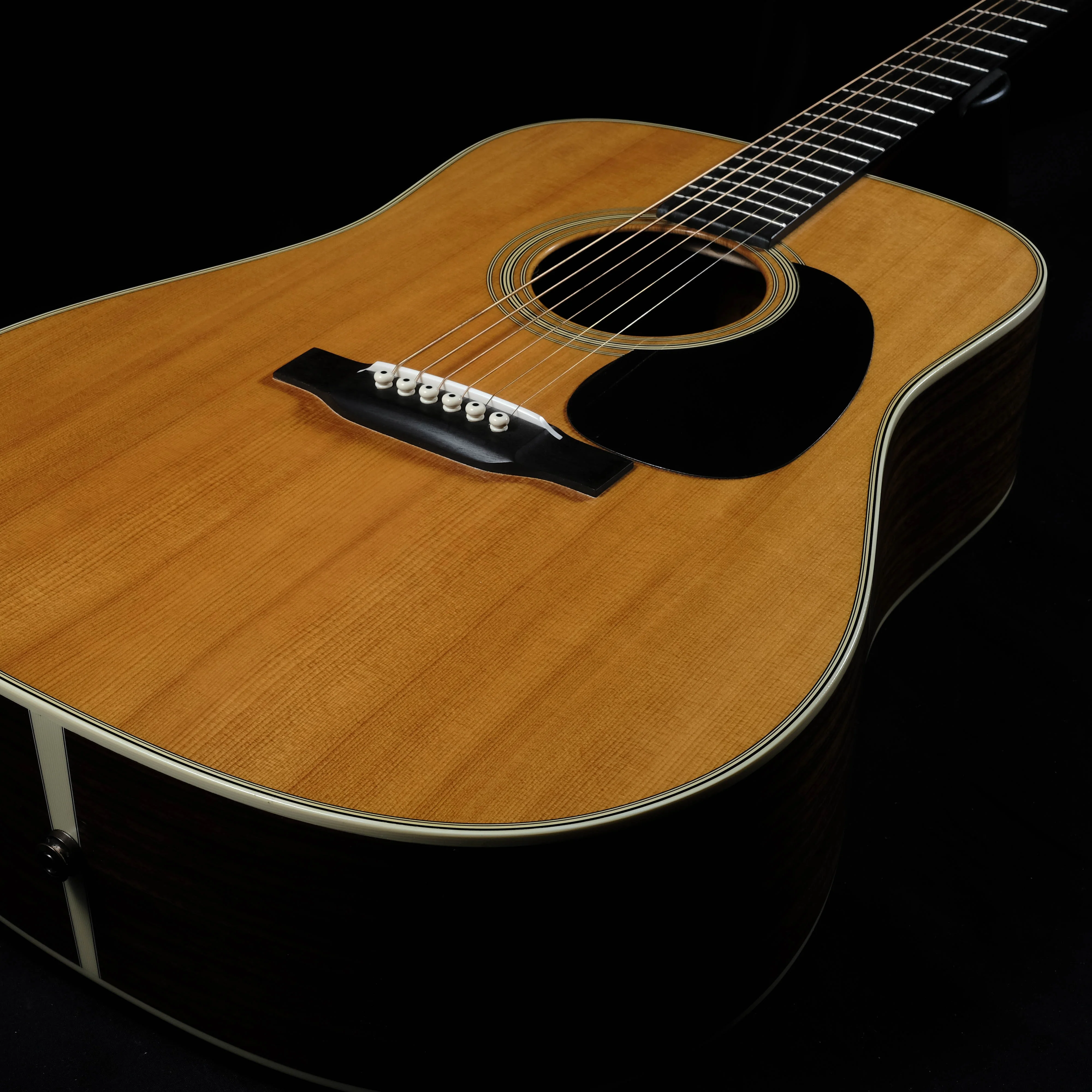 Martin Custom Shop Style 28 Dreadnaught Aged Sitka Spruce and East Indian Rosewood - Natural - Image 4