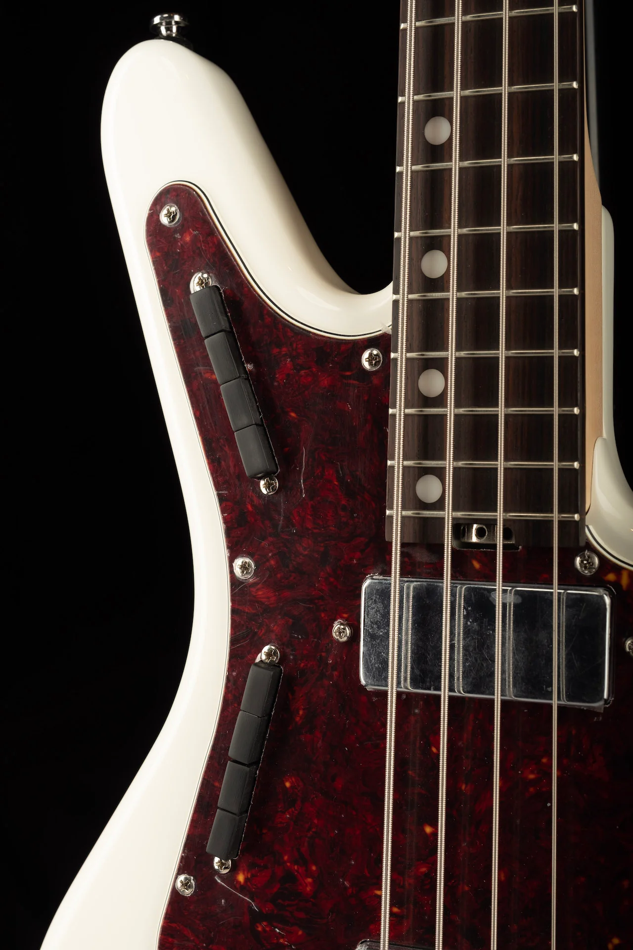 Nordstrand Audio Acinonyx Short Scale Bass - Olympic White Tortoise Pickguard with Gig Bag - Image 4