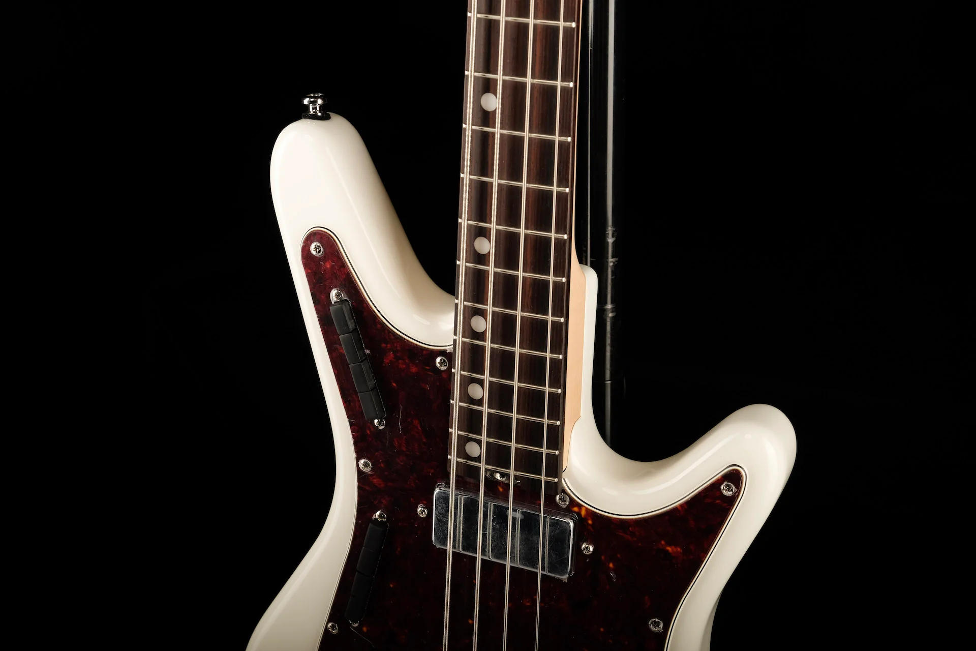 Nordstrand Audio Acinonyx Short Scale Bass - Olympic White Tortoise Pickguard with Gig Bag - Image 5