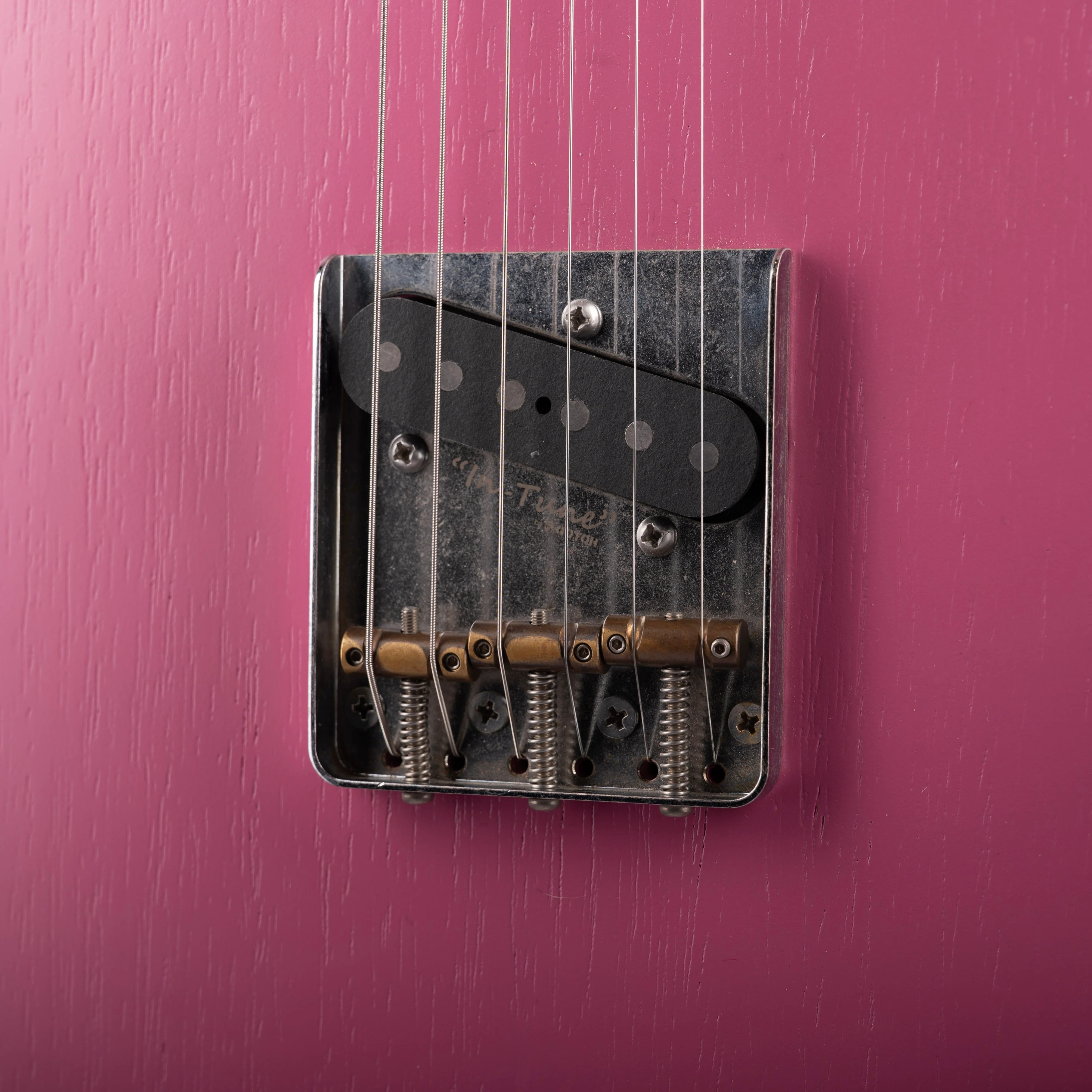 Perinetti Guitars Lancia Standard Retro Pink with Soft Case - Image 4