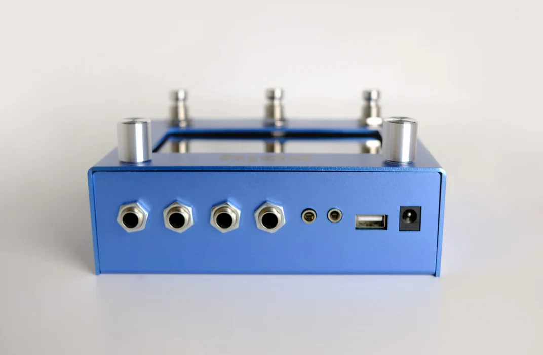 Poly Effects Beebo Visual Multi Modulation/ Quad Channel Delay/Reverb/Mixer/Cab Simulator Blue Version - Image 4