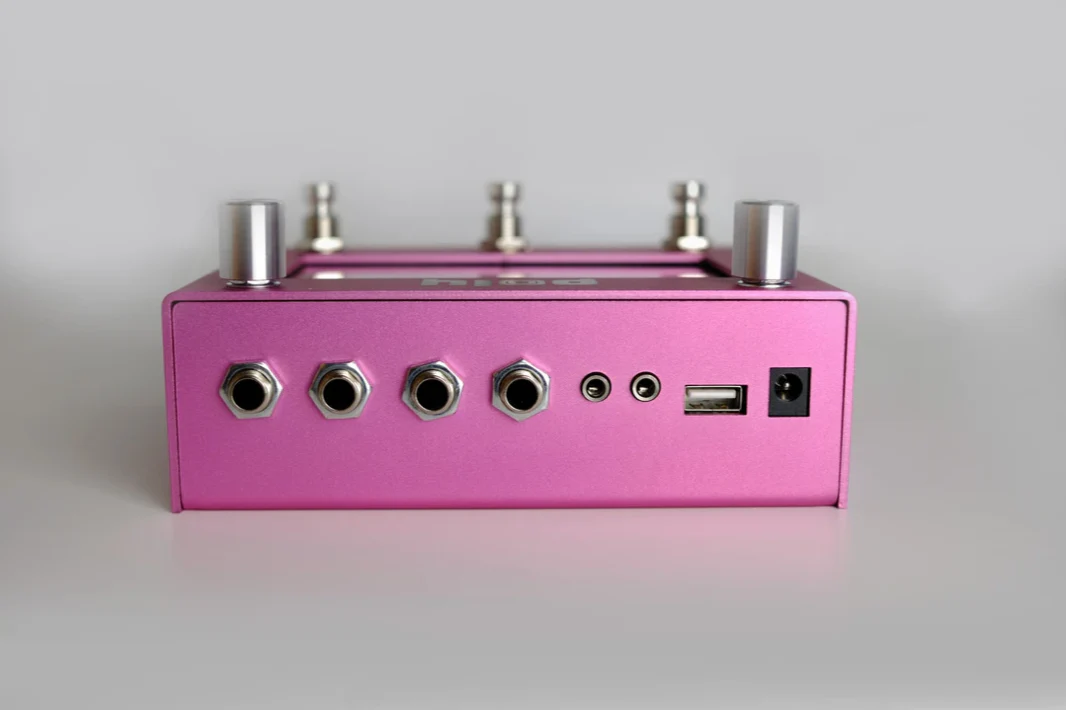 Poly Effects Beebo Visual Multi Modulation and Quad Channel Delay/ Reverb/ Mixer/ Cab Simulator Pink Version - Image 3