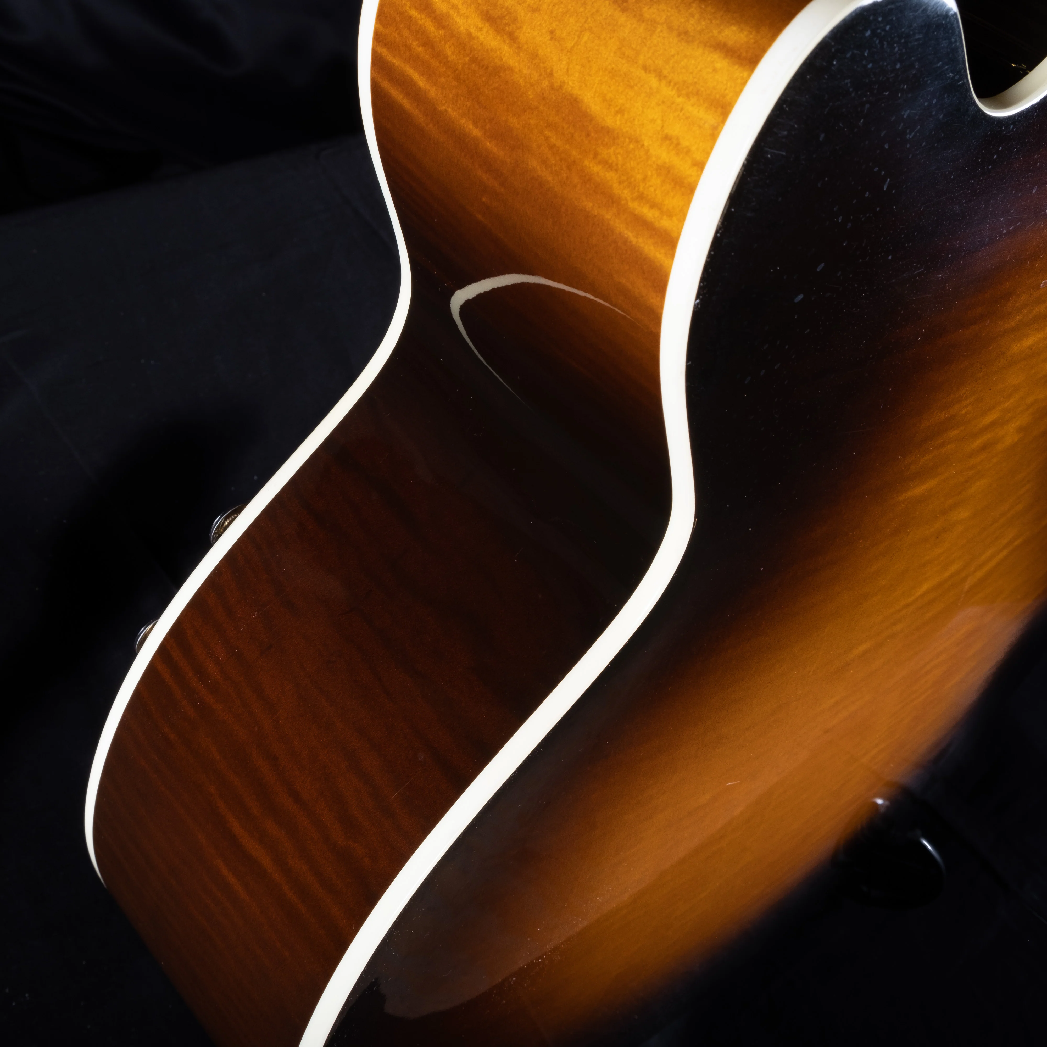 Pre Owned '02 Gibson Montana J-190EC Acoustic Guitar Sunburst with OHSC - Image 7