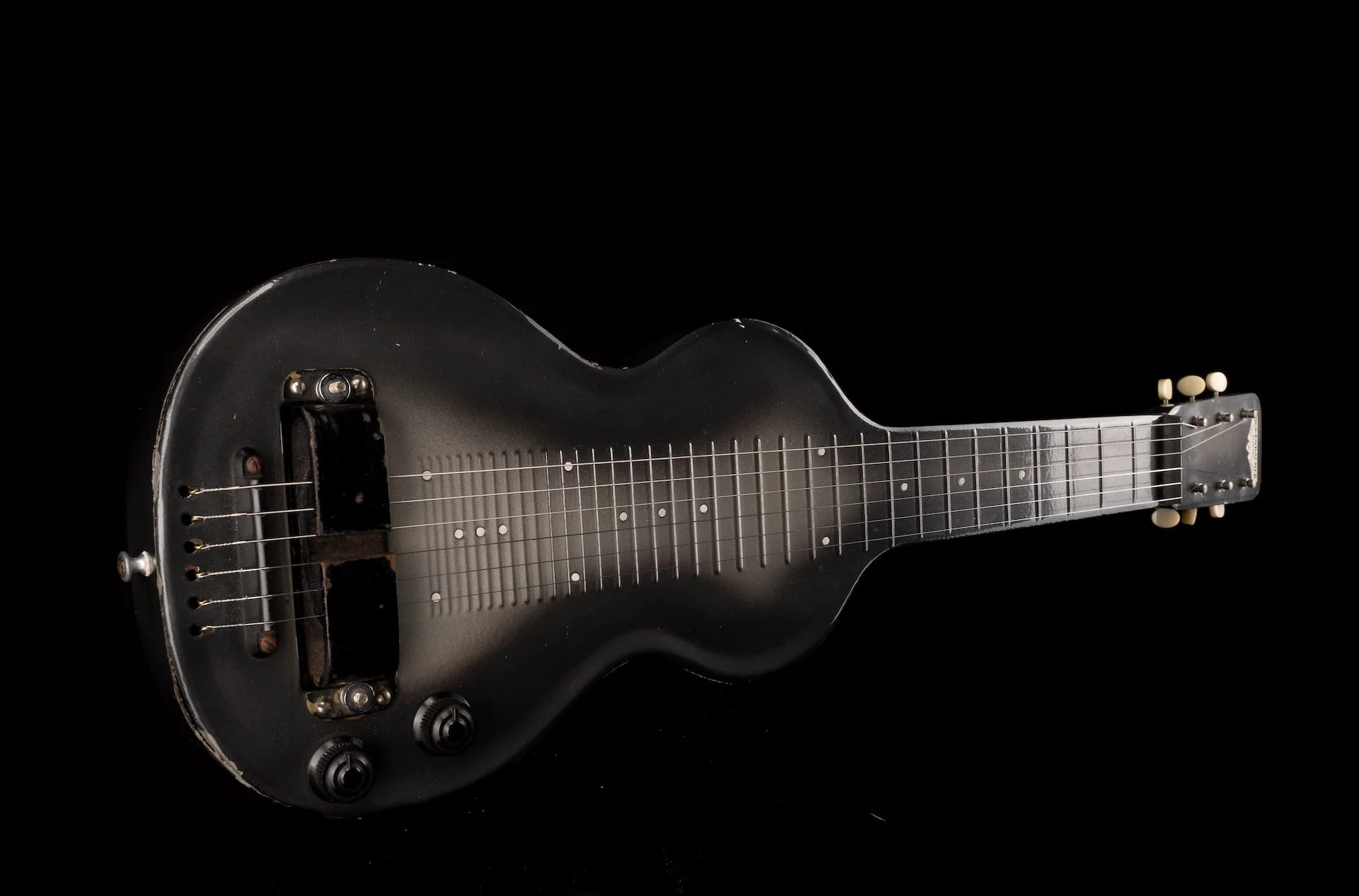 Pre Owned 1940s Rickenbacker Model NS Electro Lap Steel Gray Burst With OHSC - Image 6
