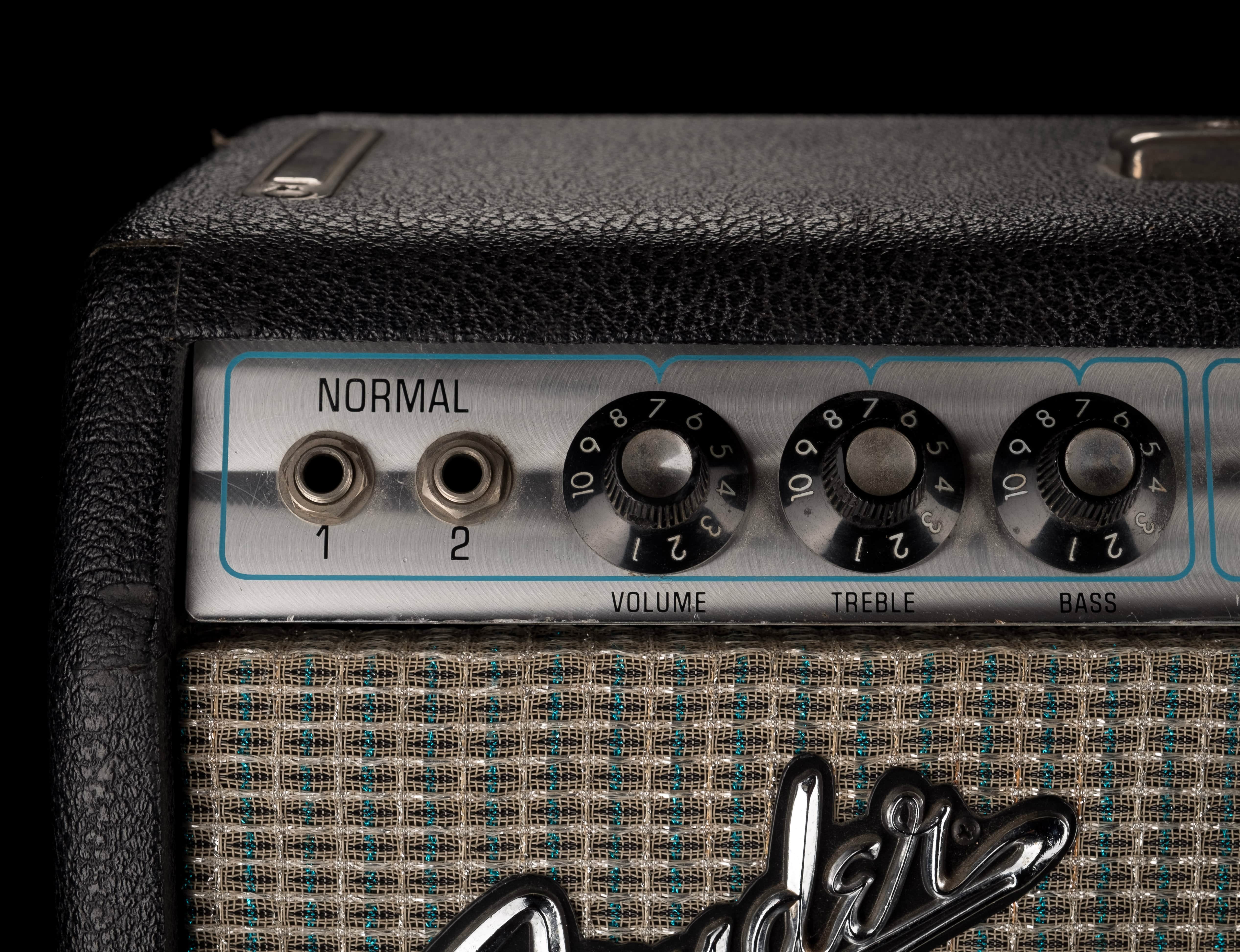 Vintage 1969/70 Fender Silverface Deluxe Reverb Guitar Amp Combo With Footswitch - Image 4