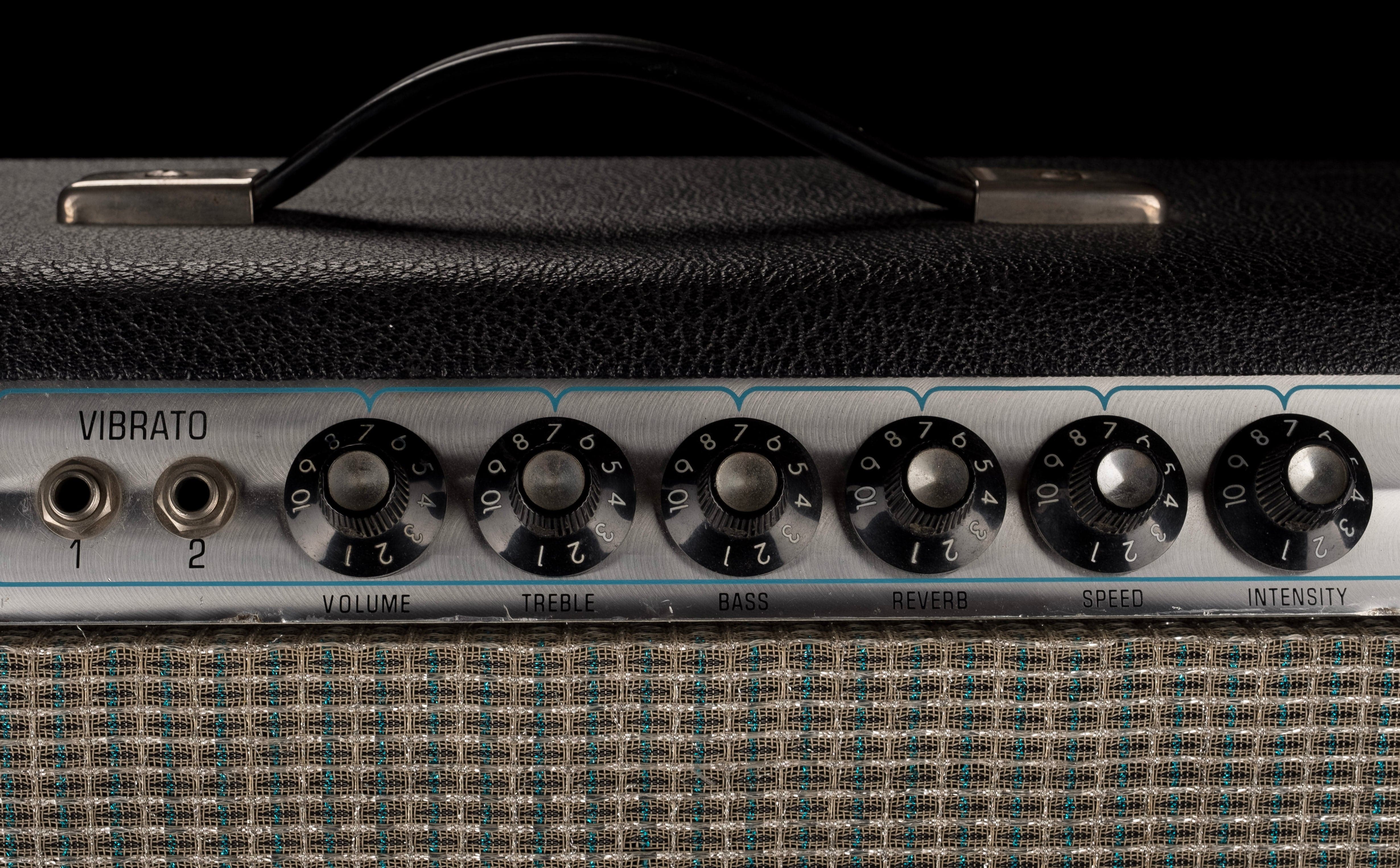 Vintage 1969/70 Fender Silverface Deluxe Reverb Guitar Amp Combo With Footswitch - Image 5