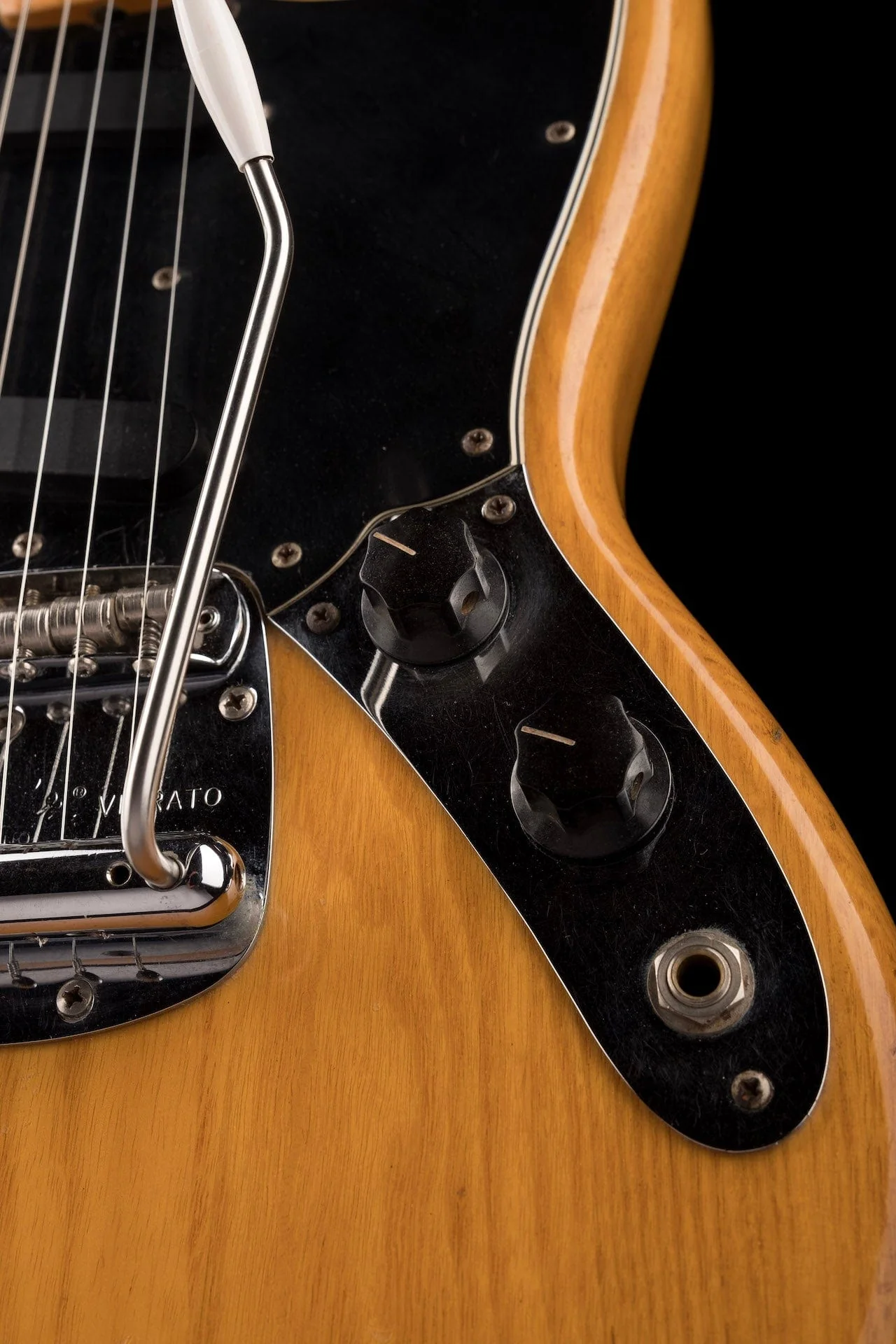 Vintage 1976 Fender Mustang Natural With OHSC - Image 8