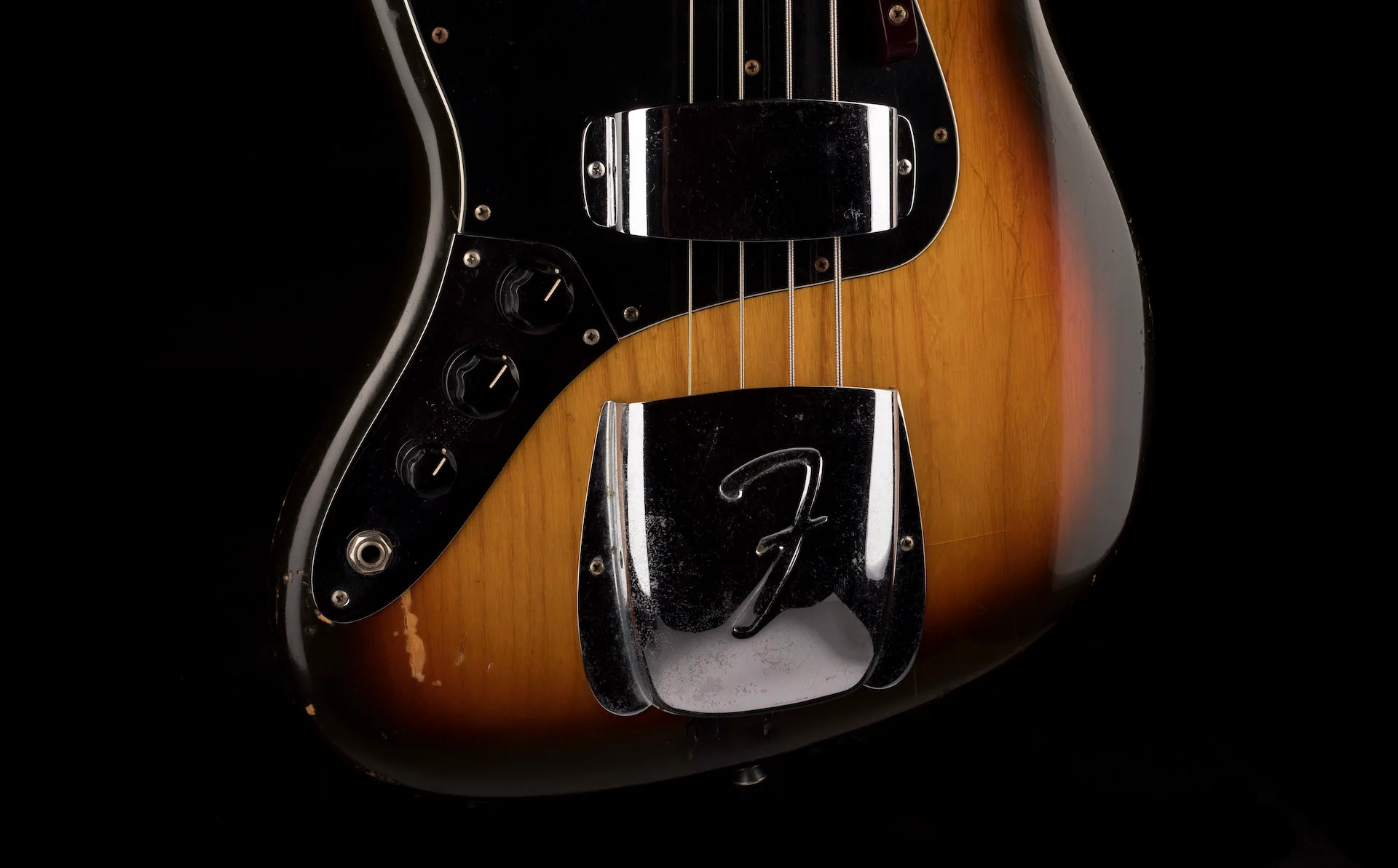Pre Owned 1978 Fender Left-Handed Jazz Bass Sunburst Maple fretboard With OHSC - Image 5