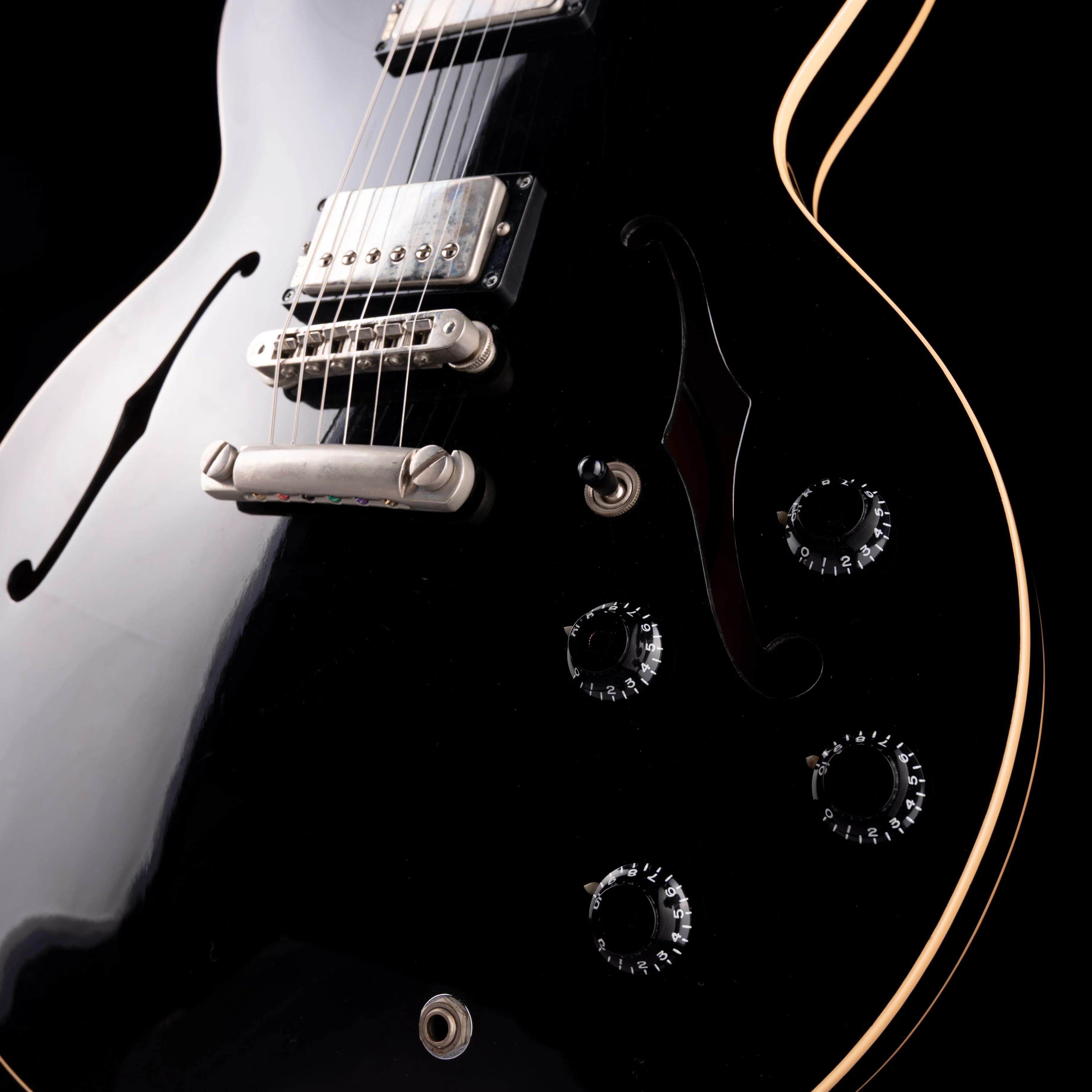 Pre Owned 1985 Gibson ES-335 Dot Ebony Electric Guitar With OHSC - Image 5