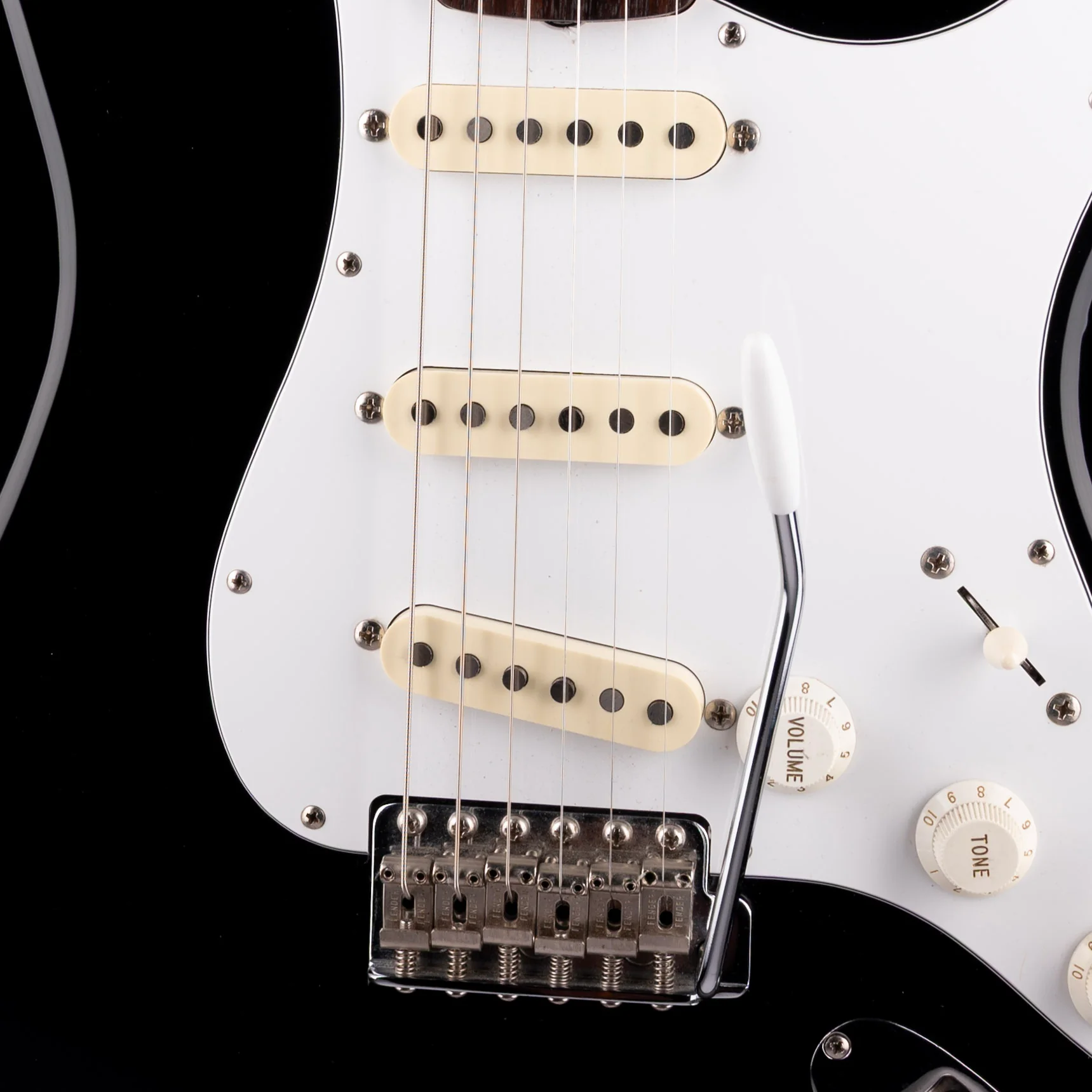 Pre Owned 1989-90 Fender Made In Japan '62 Reissue Stratocaster Black With Gig Bag - Image 4
