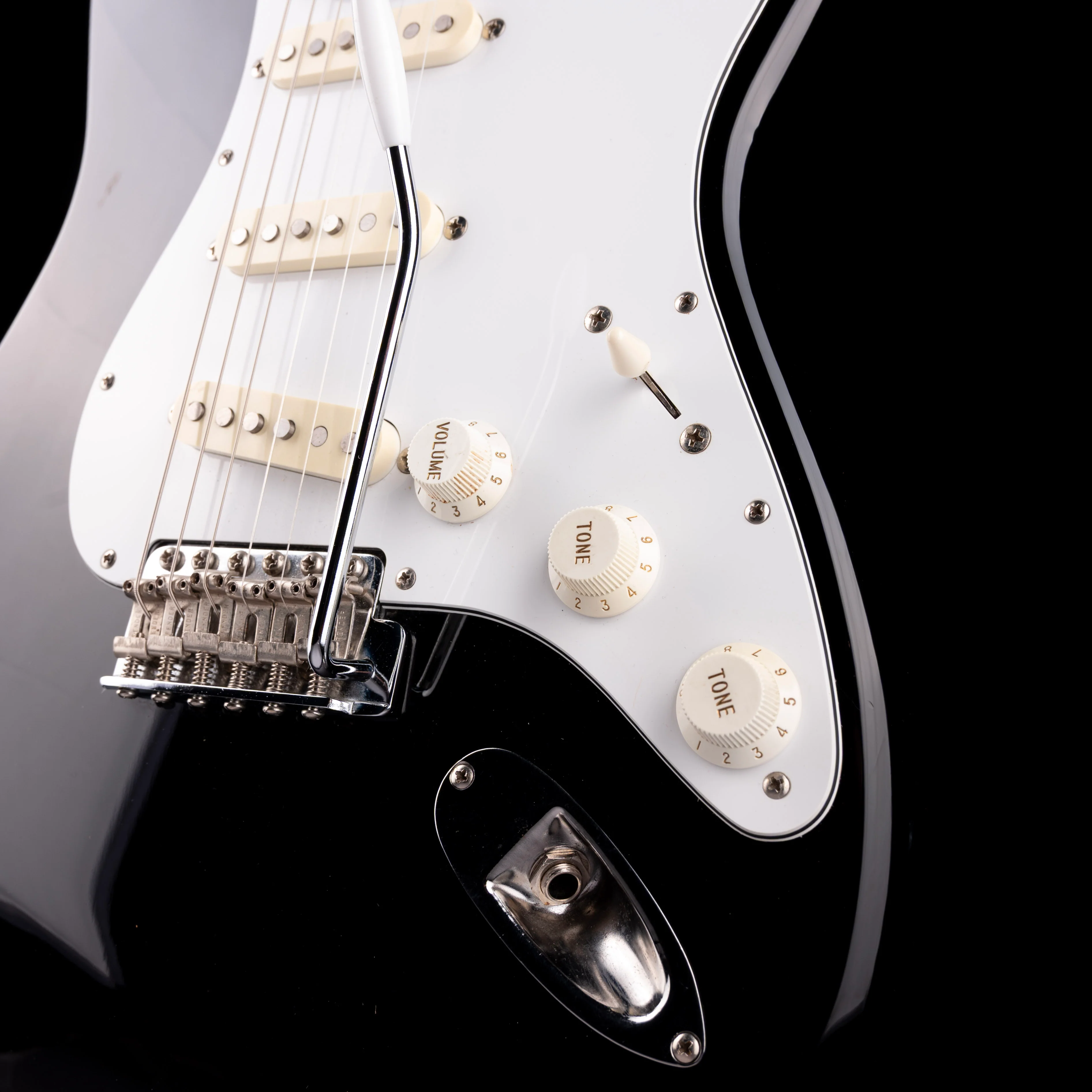 Pre Owned 1989-90 Fender Made In Japan '62 Reissue Stratocaster Black With Gig Bag - Image 5