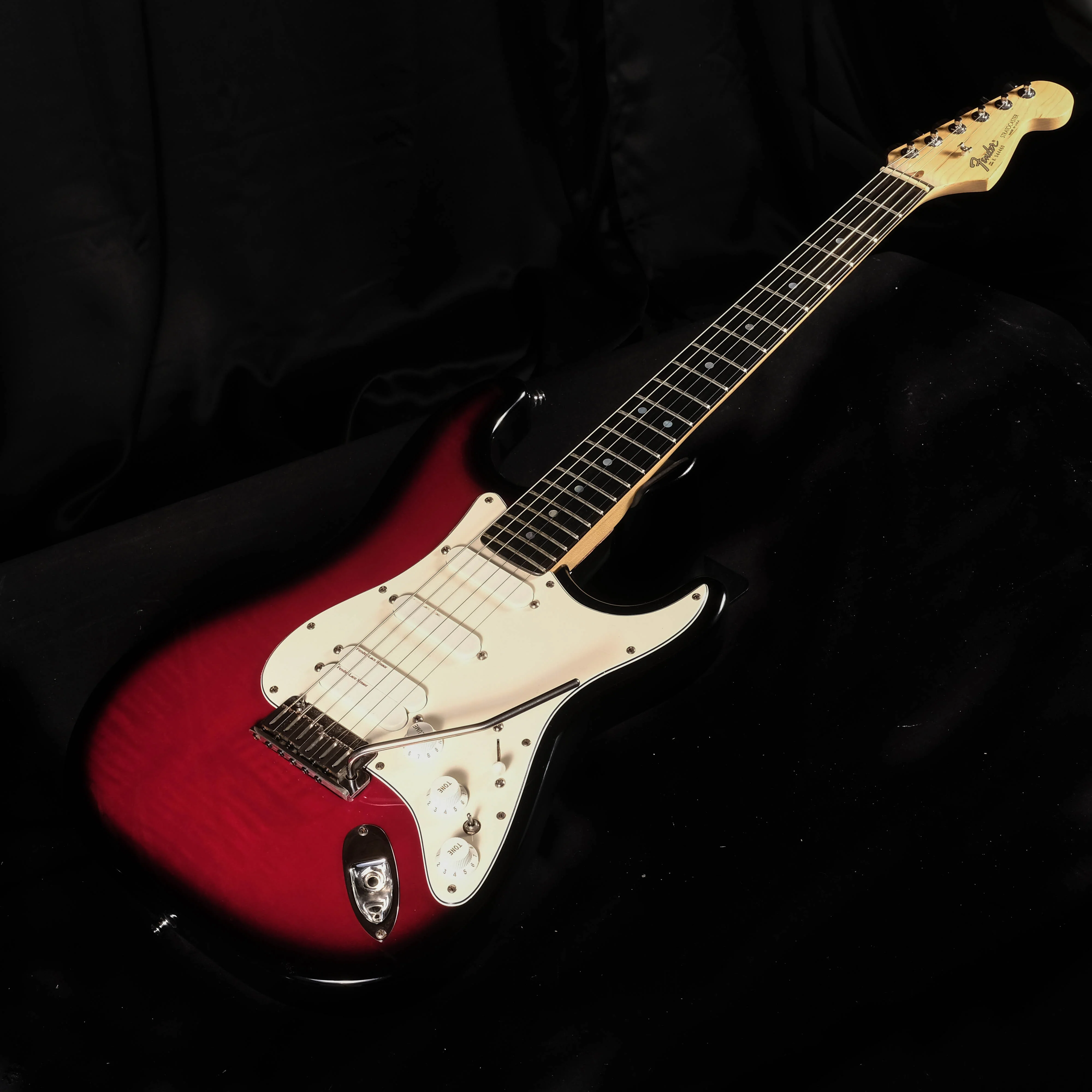 Pre Owned 1989 Fender American Ultra Stratocaster Crimson burst With OHSC - Image 3
