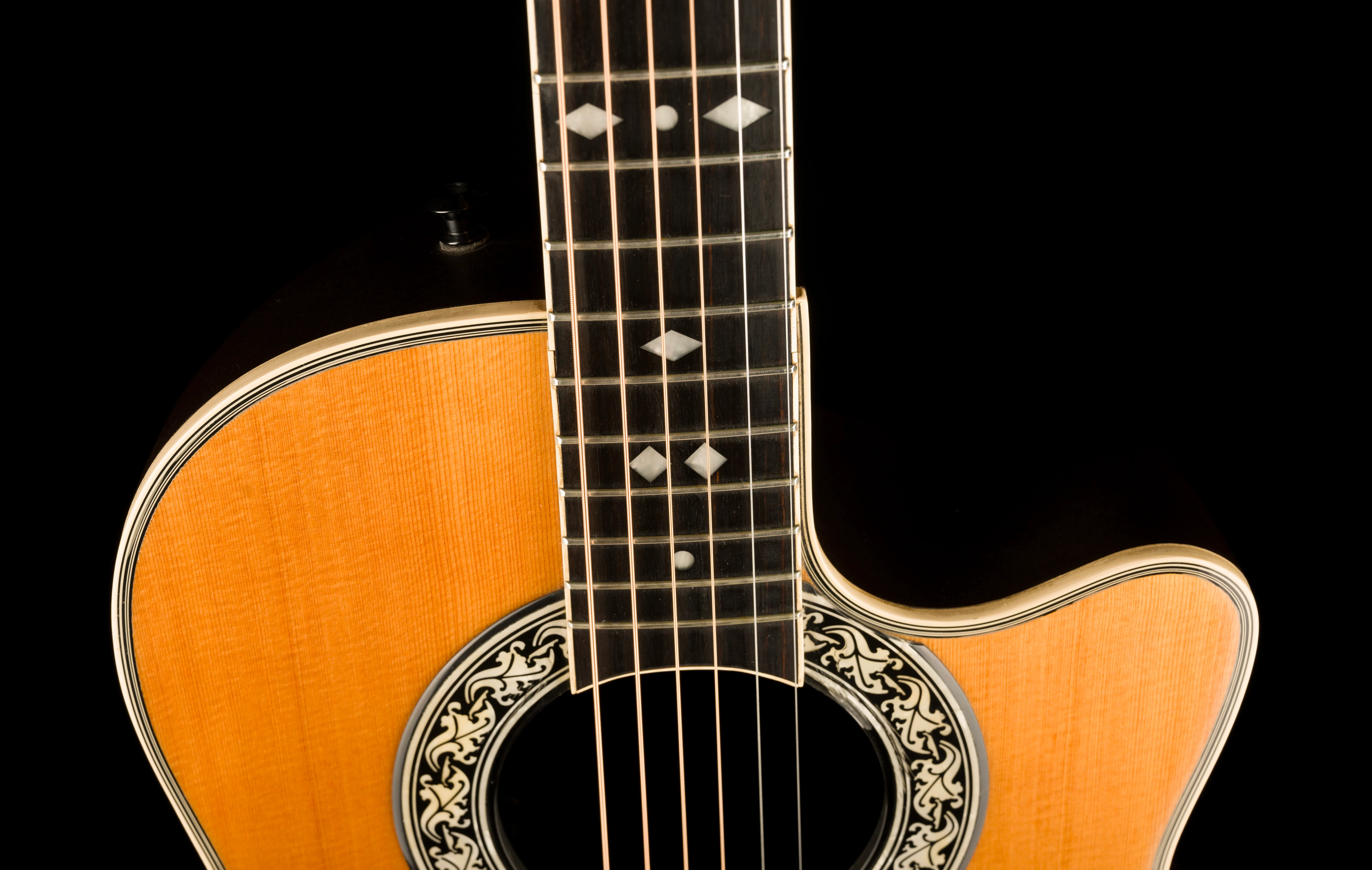 Pre Owned 1990's Ovation Legend Model 1767 Natural With OHSC - Image 3