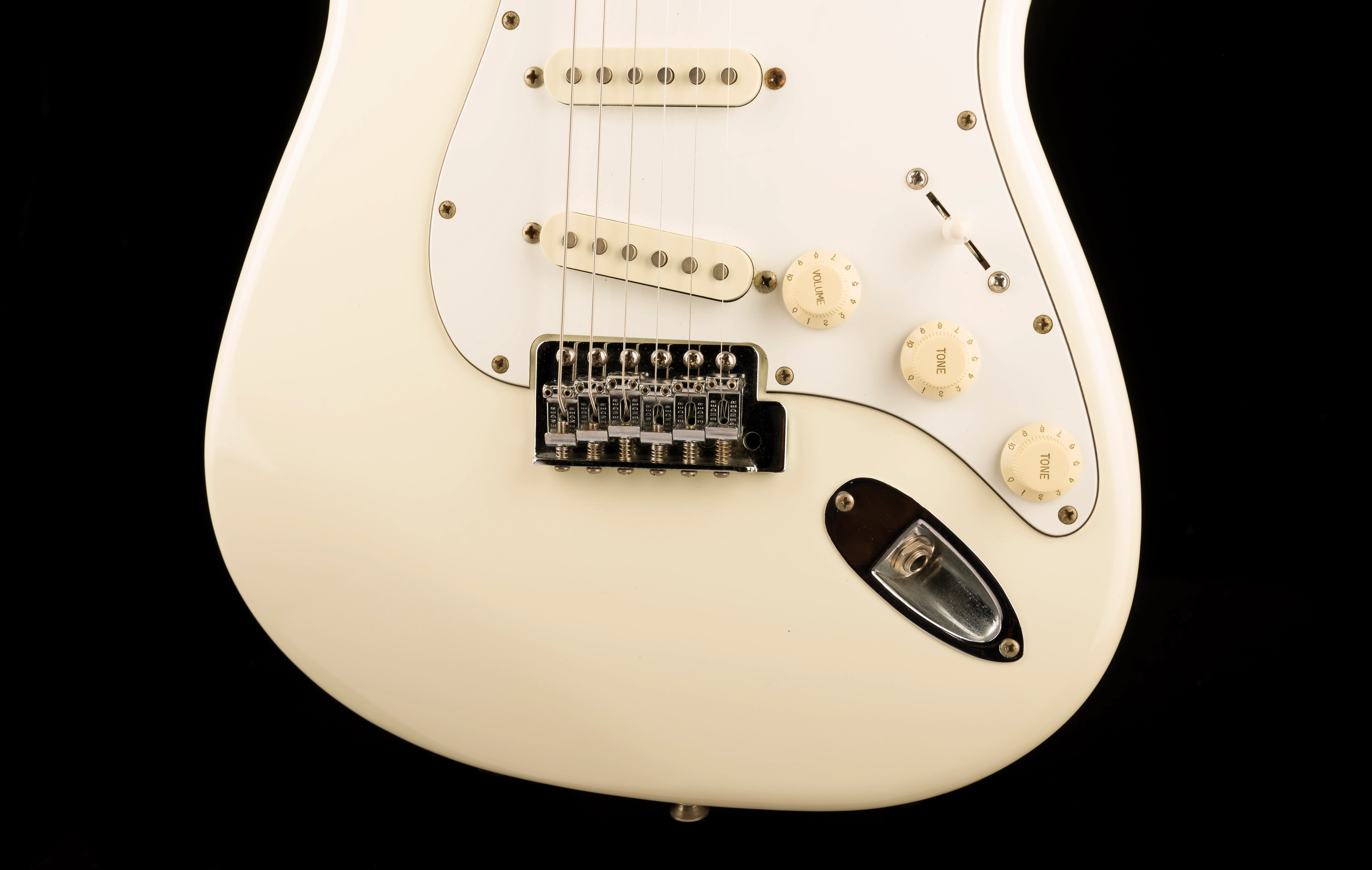 Pre Owned 1991 Fender Standard Stratocaster Arctic White Maple Neck With Gig Bag - Image 5