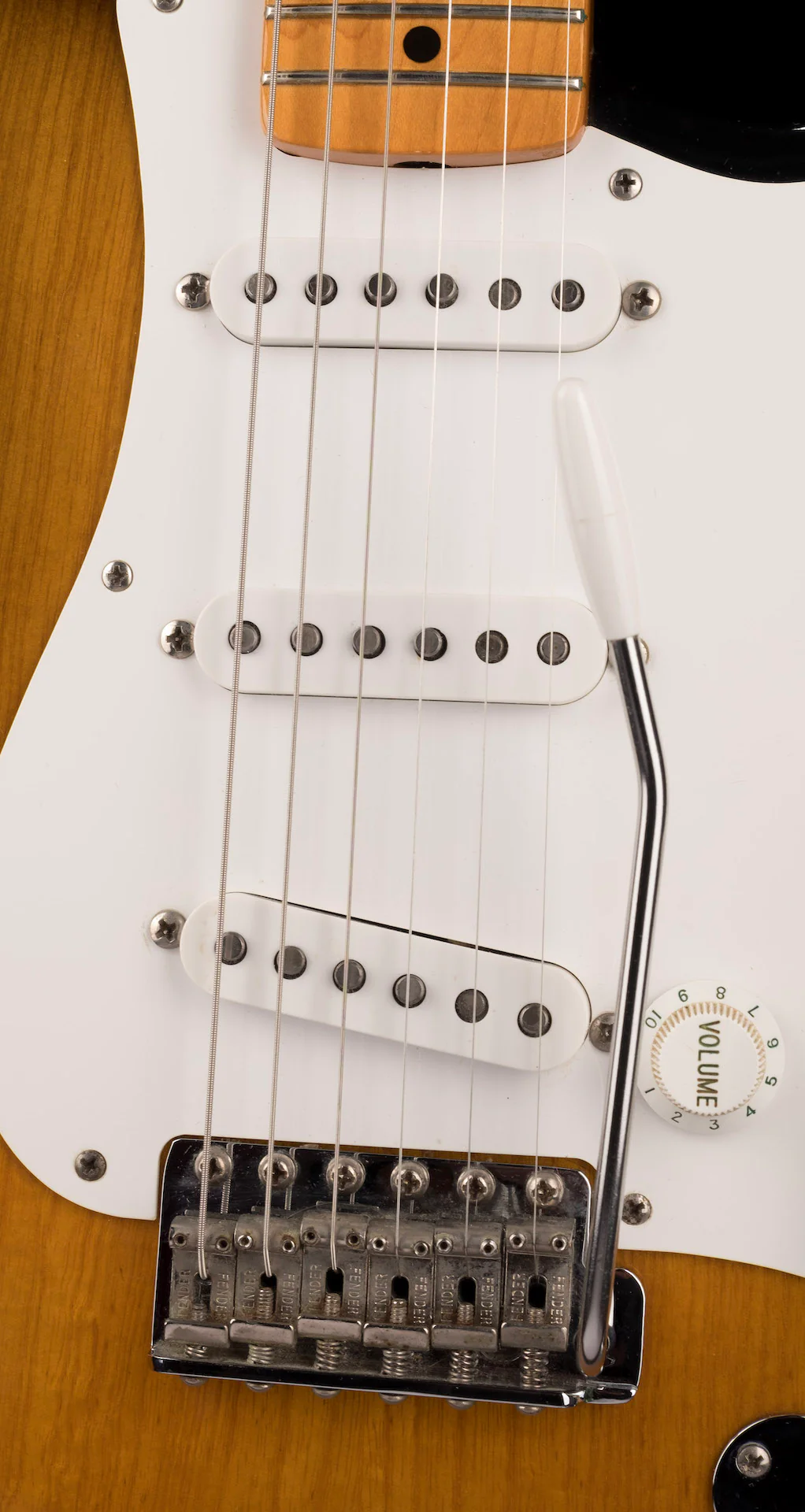 Pre Owned 1994 Fender Limited Edition 40th Anniversary '54 Stratocaster With Case - Image 7