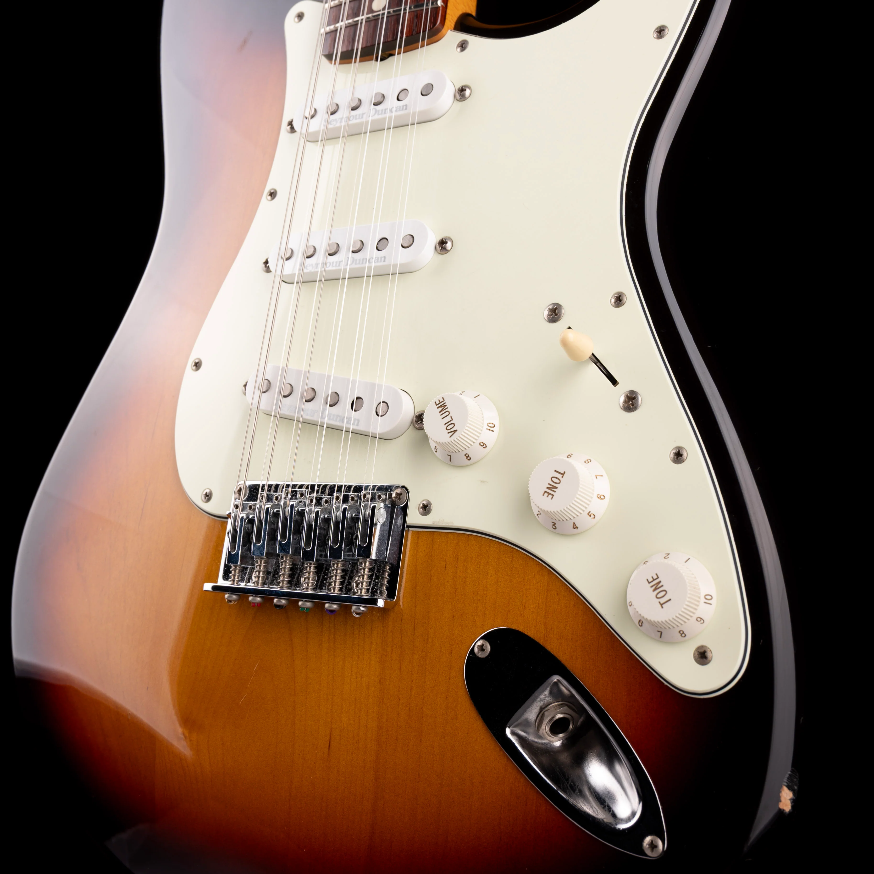 Pre Owned 1994 Fender Made in Japan Stratocaster XII 3-Color Sunburst 12-String Electric With Gig Bag - Image 5
