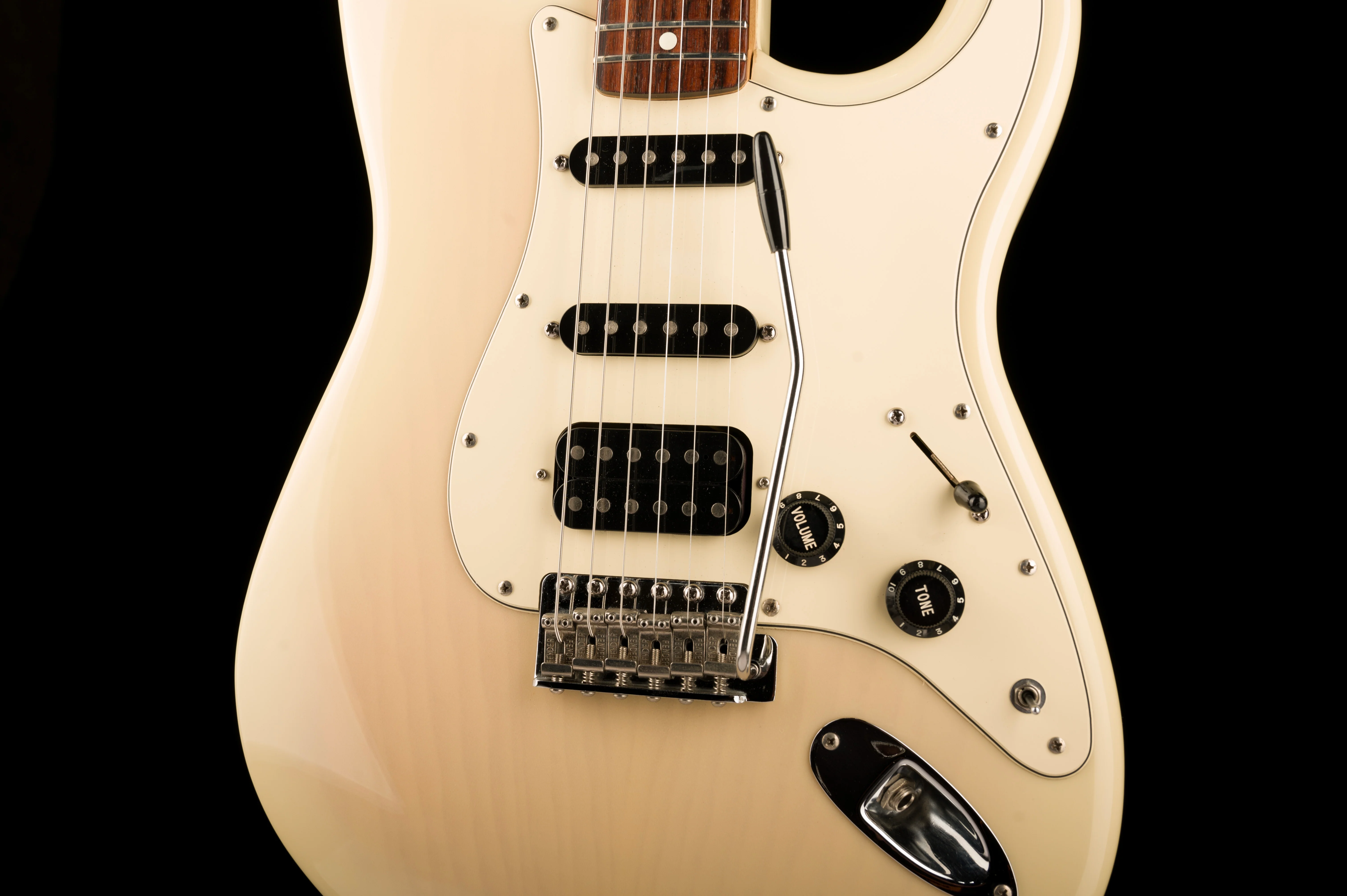 Pre Owned 1995 Fender Stratocaster Special HSS White Blonde With Flight Case - Image 6
