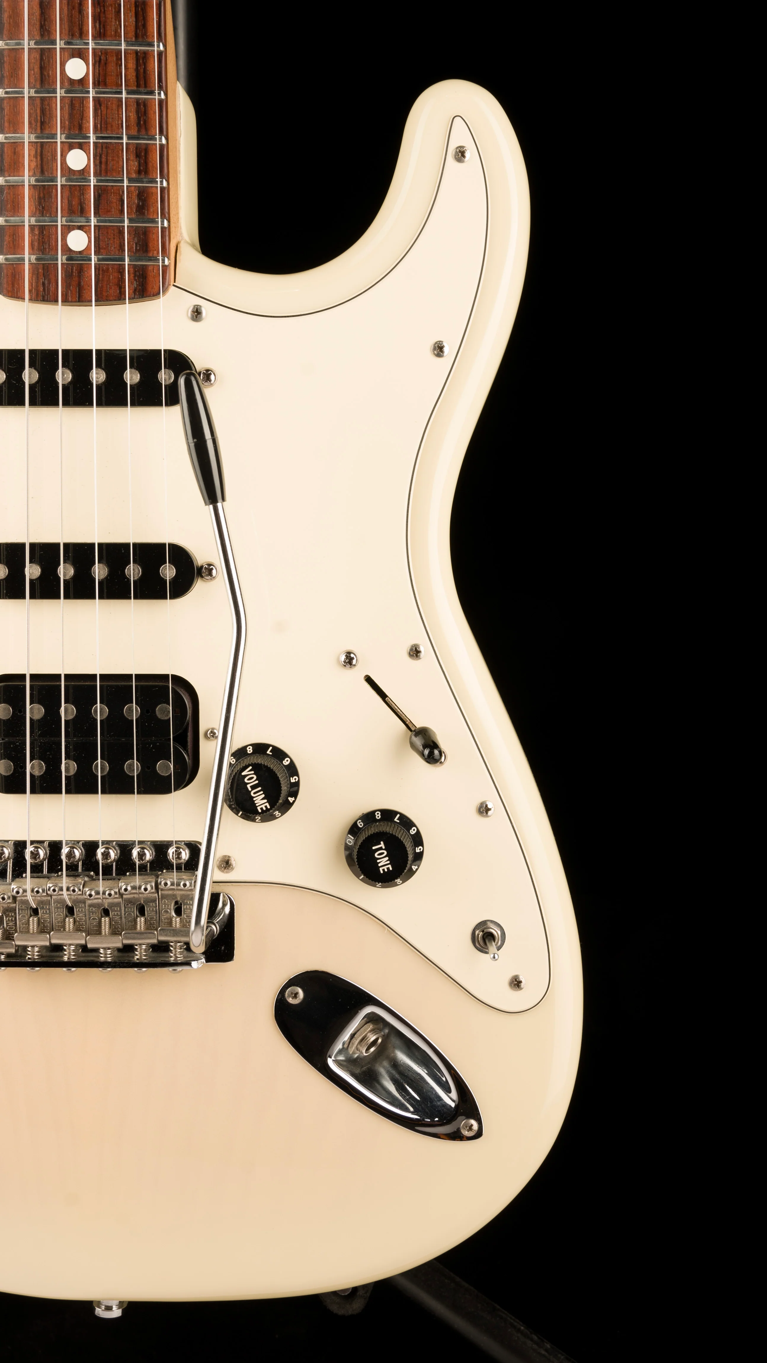 Pre Owned 1995 Fender Stratocaster Special HSS White Blonde With Flight Case - Image 9