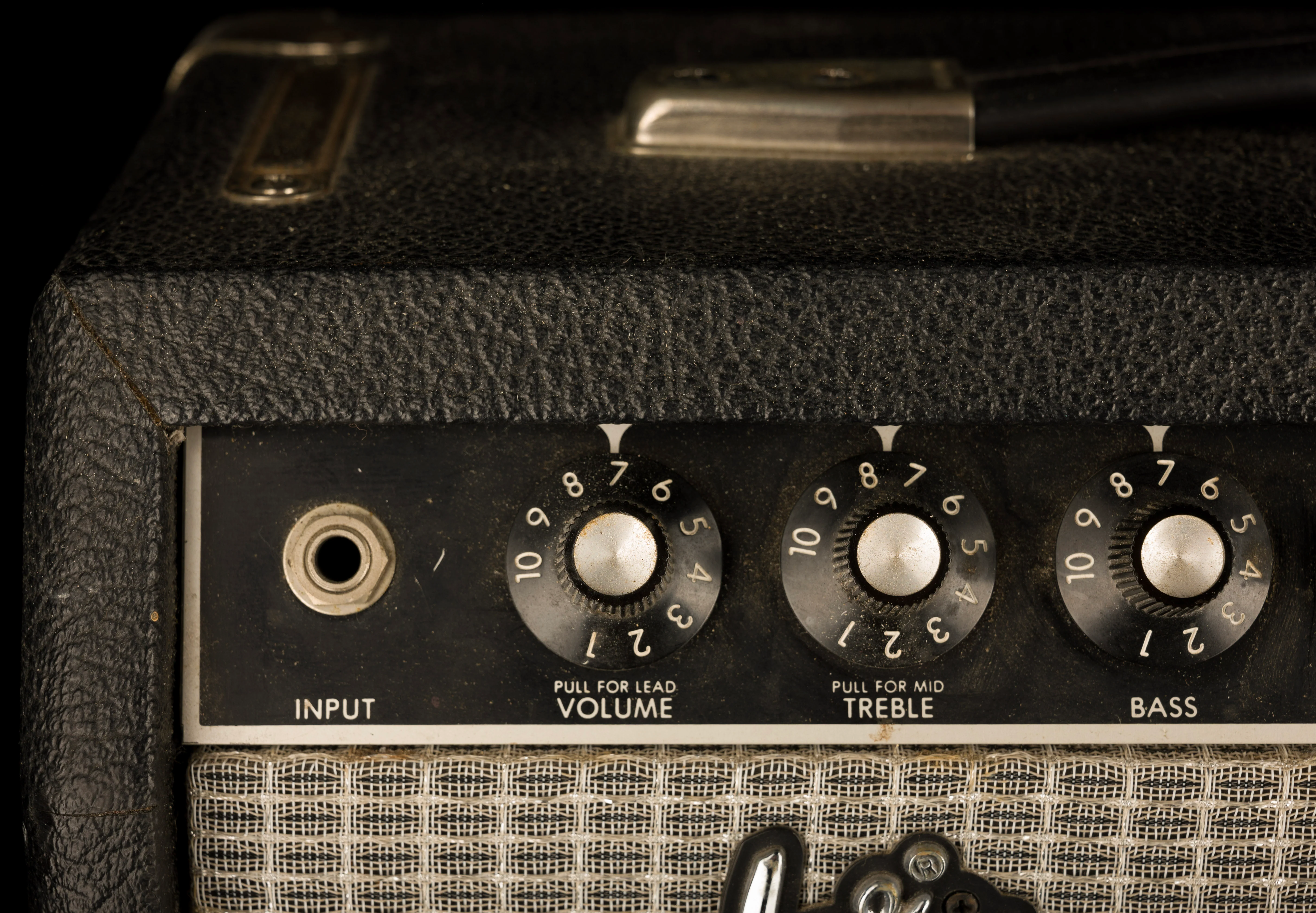 Pre Owned 1995 Fender Super Champ Black Guitar Amp Combo - Image 4