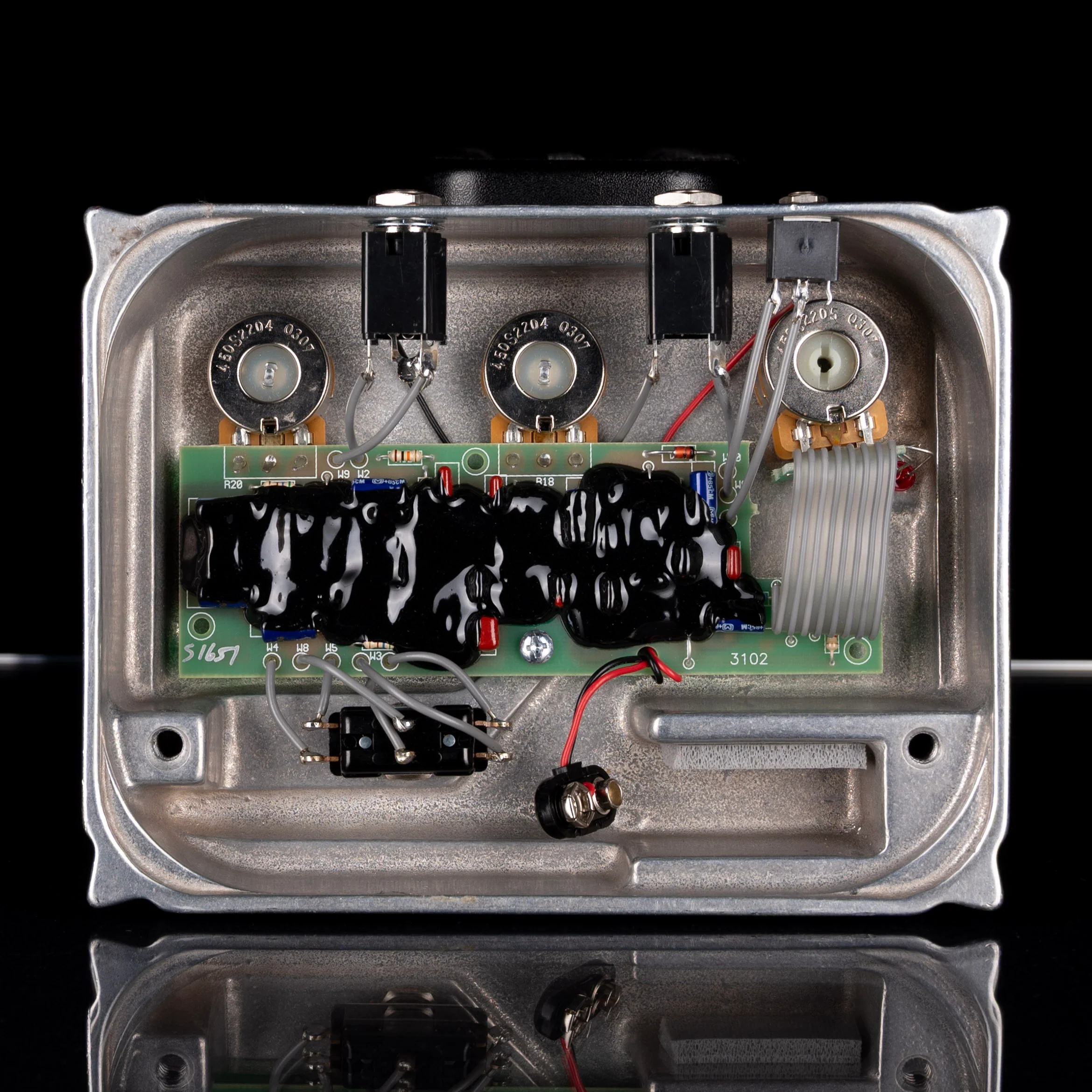 Pre Owned 1995 KLON Centaur Overdrive/Boost Pedal - Silver - VERY EARLY VERSION!!  LOW S/N!! - Image 8