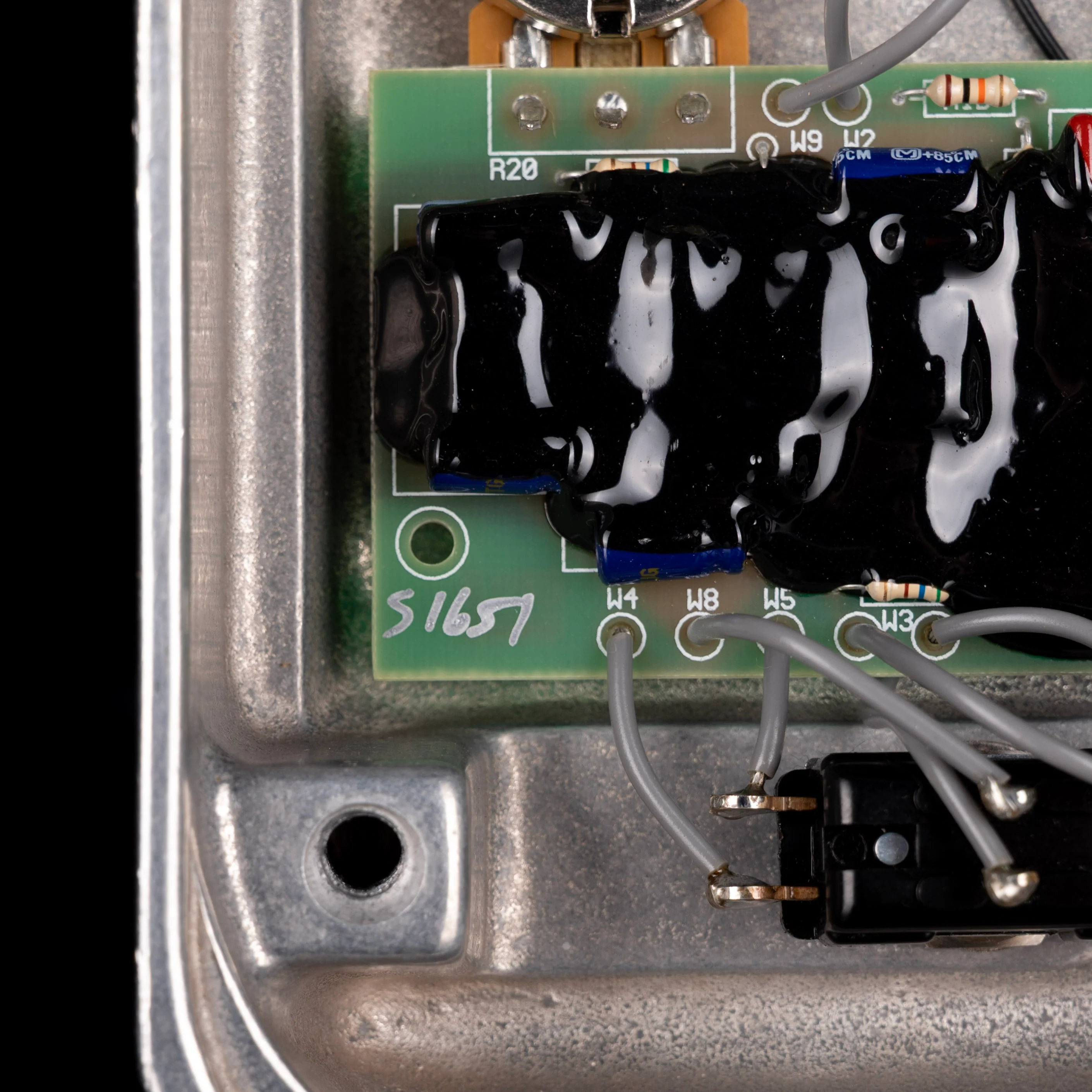 Pre Owned 1995 KLON Centaur Overdrive/Boost Pedal - Silver - VERY EARLY VERSION!!  LOW S/N!! - Image 9