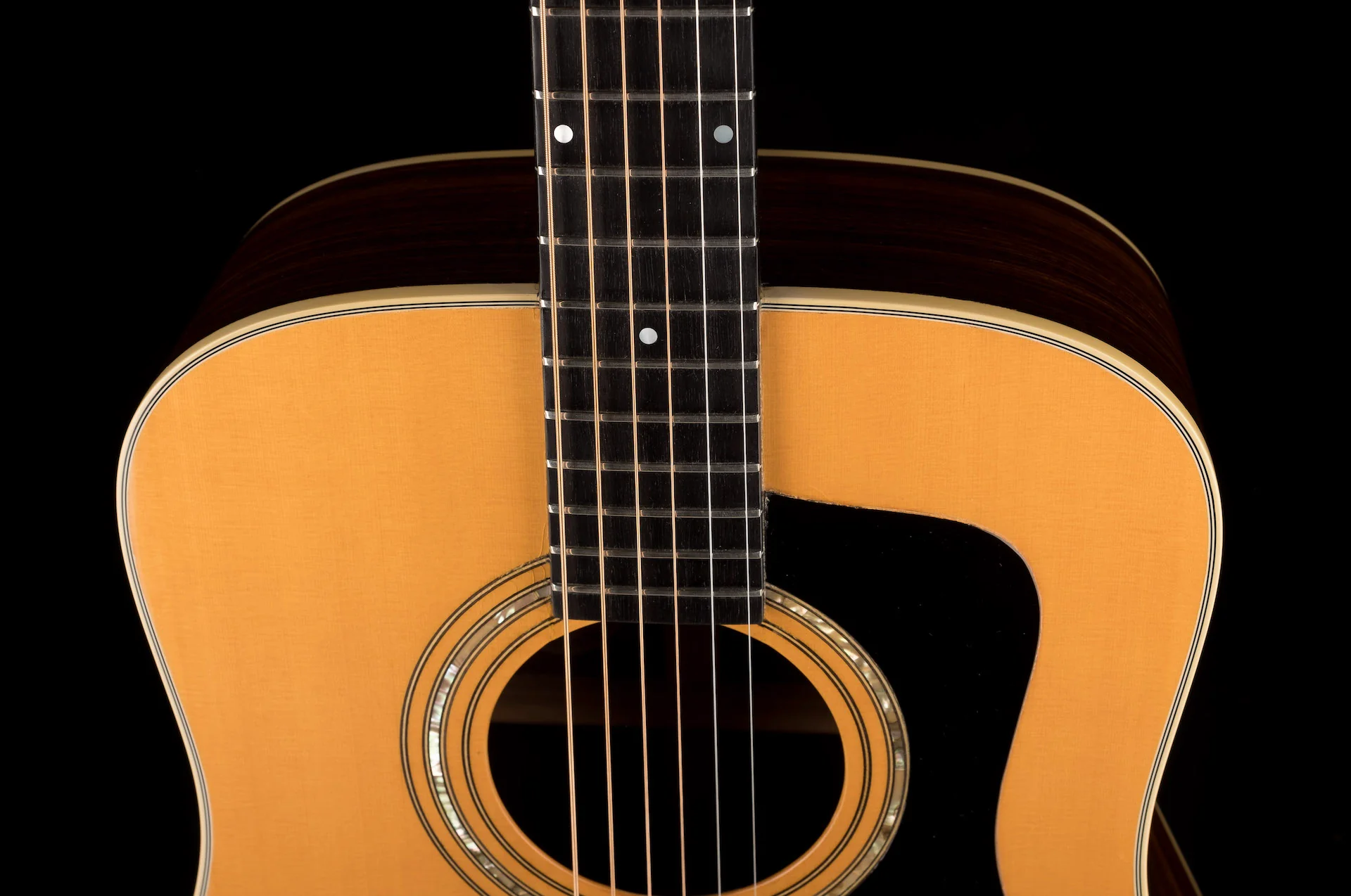 Pre Owned 1996 Guild DV52 NT-HG Natural Dreadnought Acoustic W/ Case - Image 3