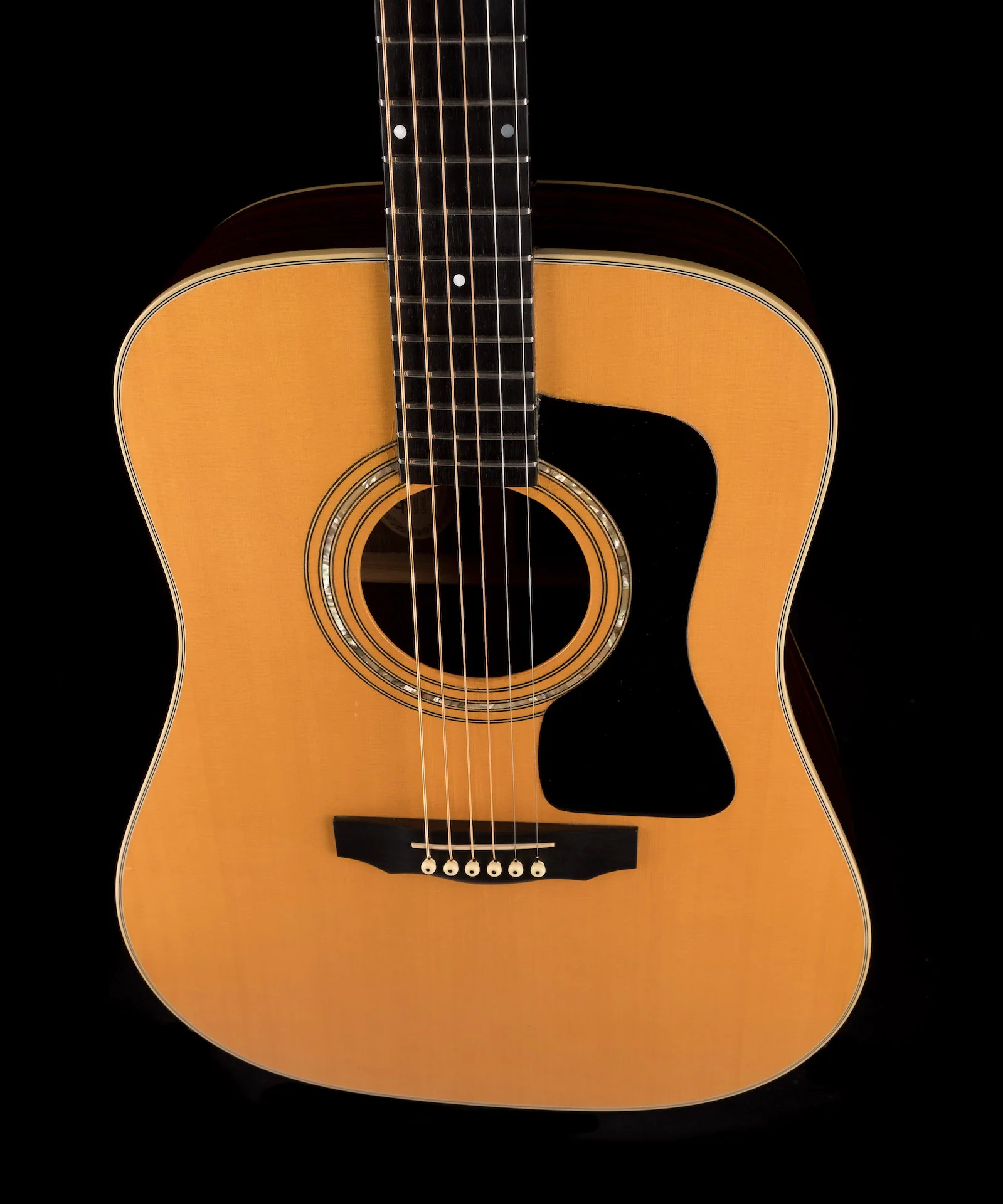 Pre Owned 1996 Guild DV52 NT-HG Natural Dreadnought Acoustic W/ Case - Image 4