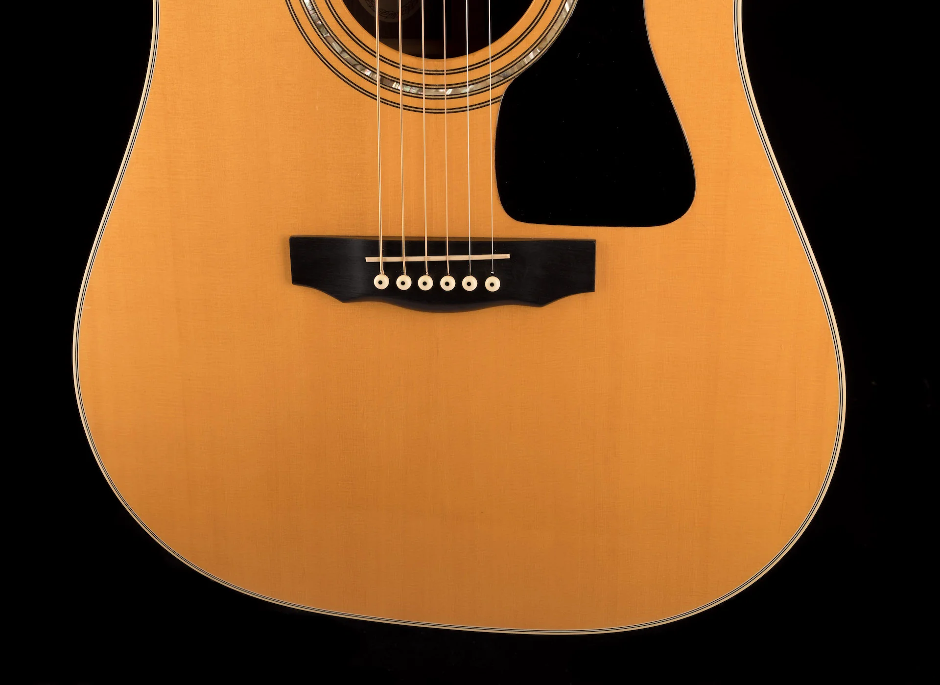 Pre Owned 1996 Guild DV52 NT-HG Natural Dreadnought Acoustic W/ Case - Image 5