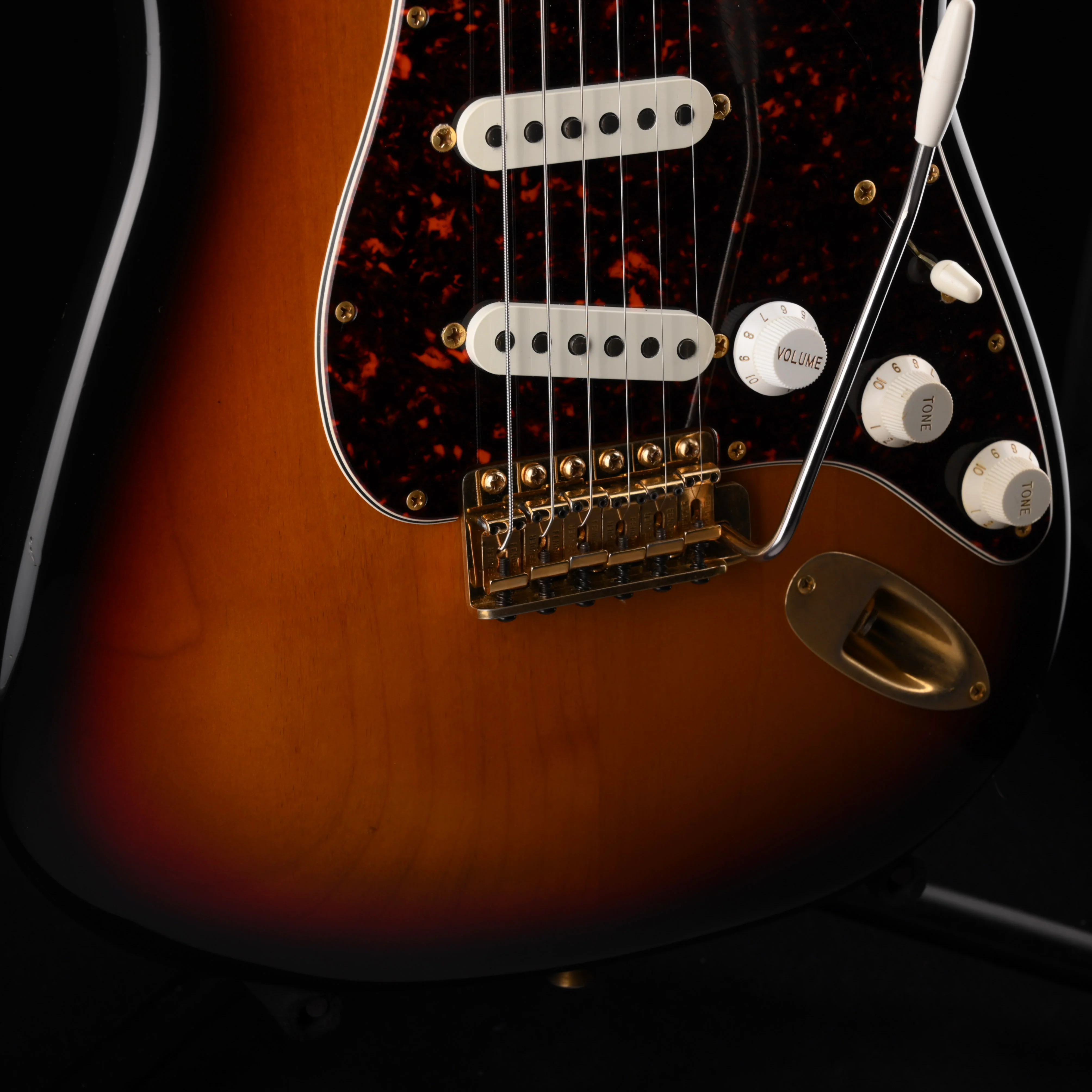 Pre Owned 1997 Fender Stratocaster Collector's Edition 3-Tone Sunburst  #1661 of 1997 With OHSC - Image 5